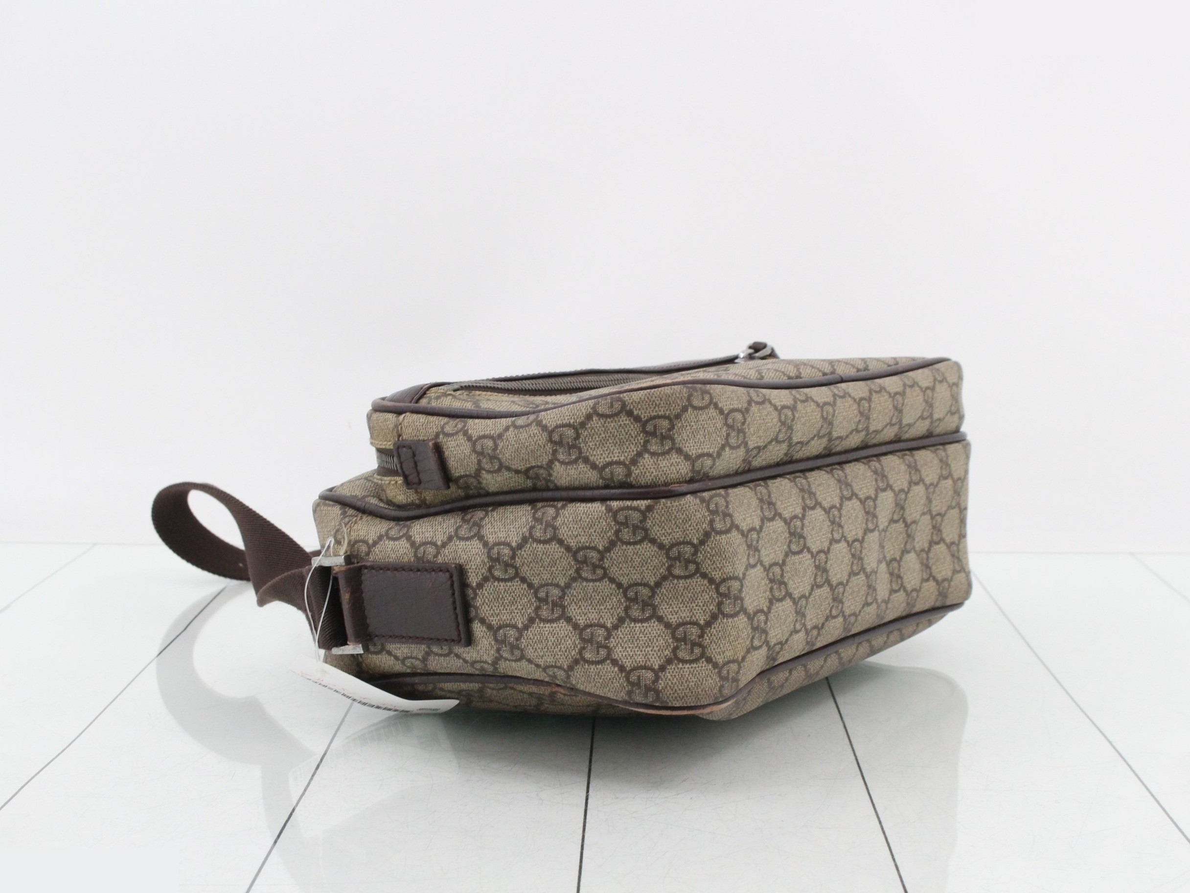 GG Supreme Shoulder Bag — view 5