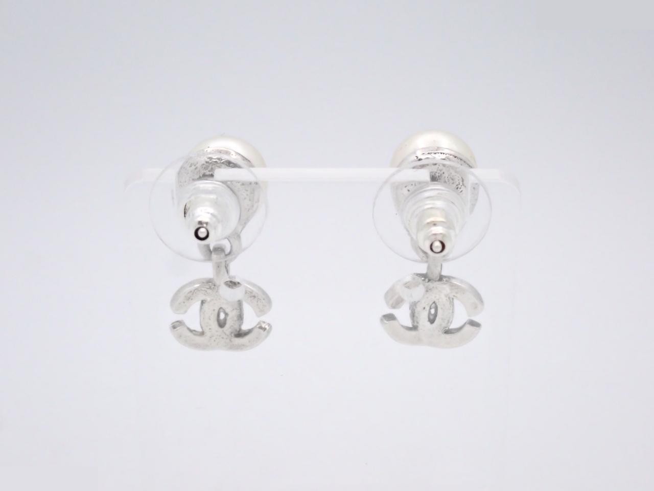 Earrings, Coco Mark, Pearl — view 2