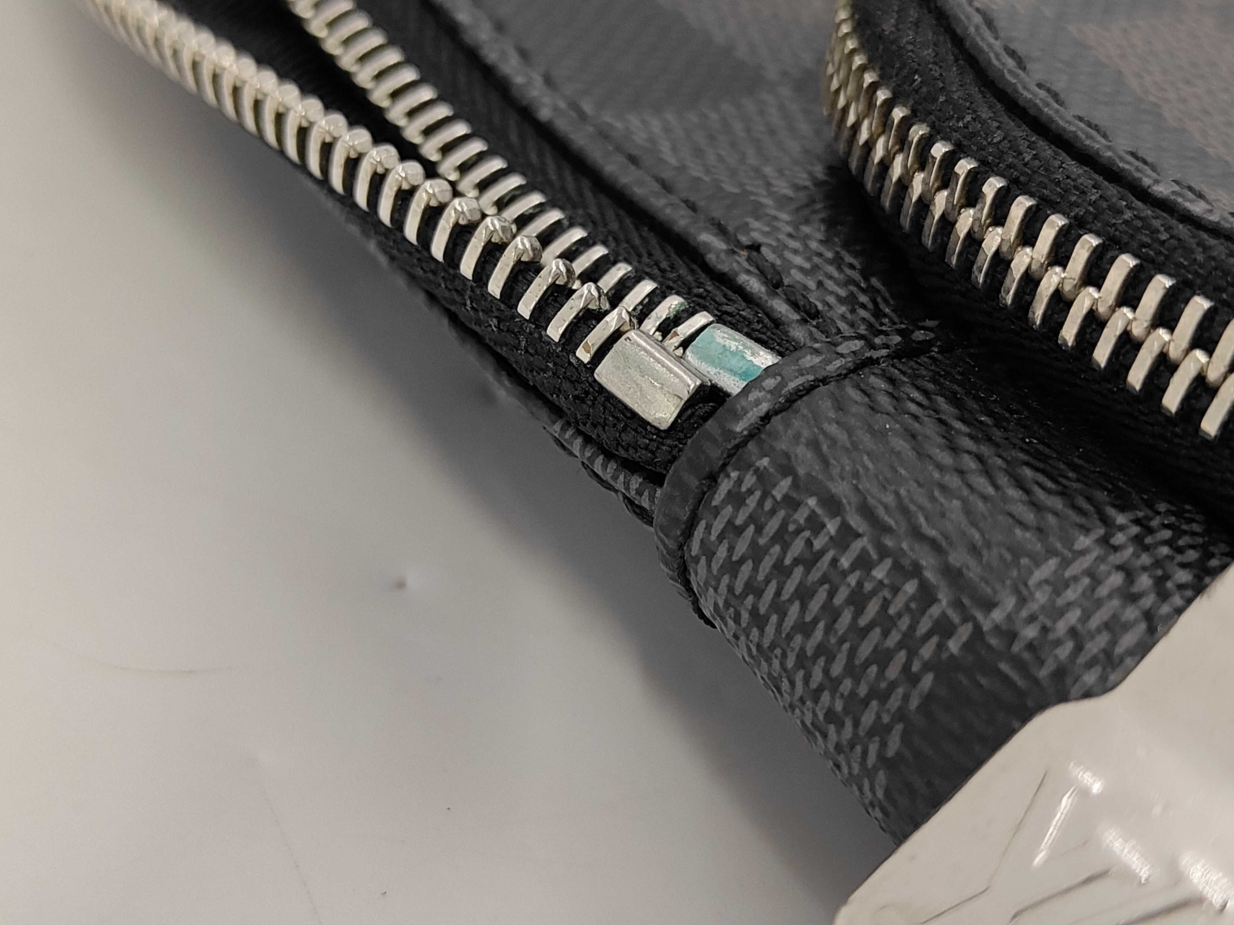 Damier Graphite Avenue Shoulder Bag — view 10