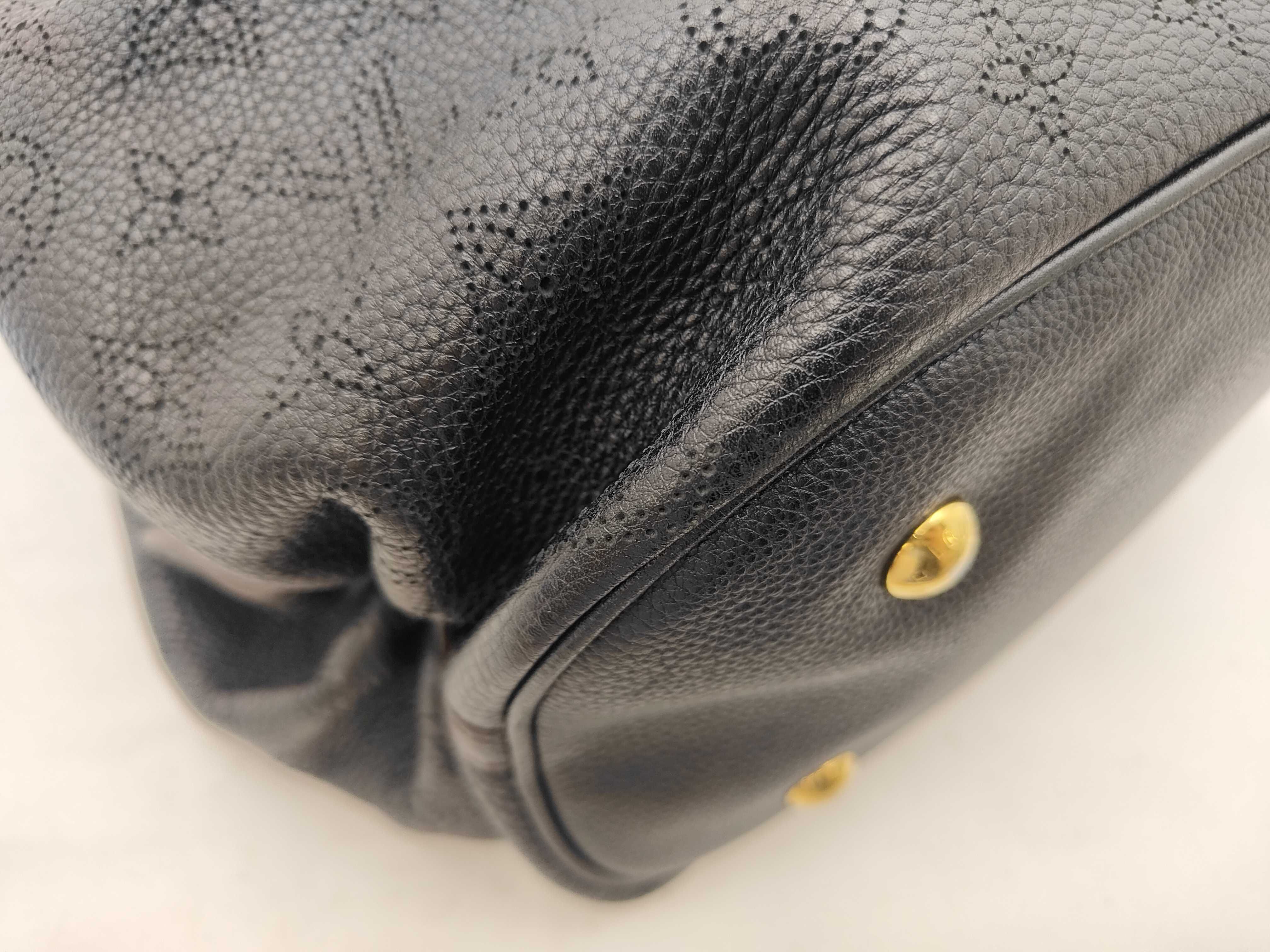M95547 Monogram Mahina XL Shoulder Bag Leather Noir Black Shoulder Bag — view 6