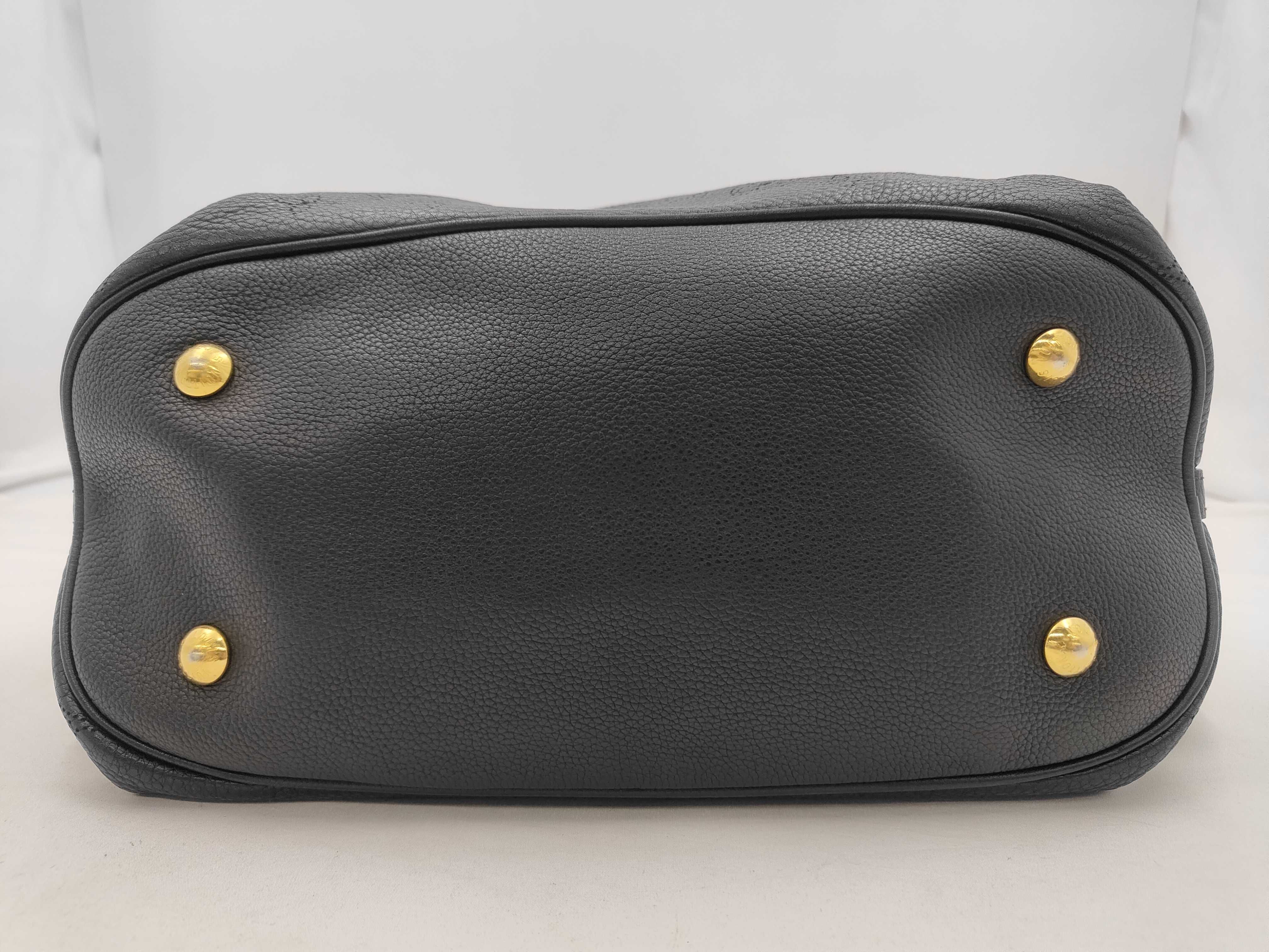 M95547 Monogram Mahina XL Shoulder Bag Leather Noir Black Shoulder Bag — view 7