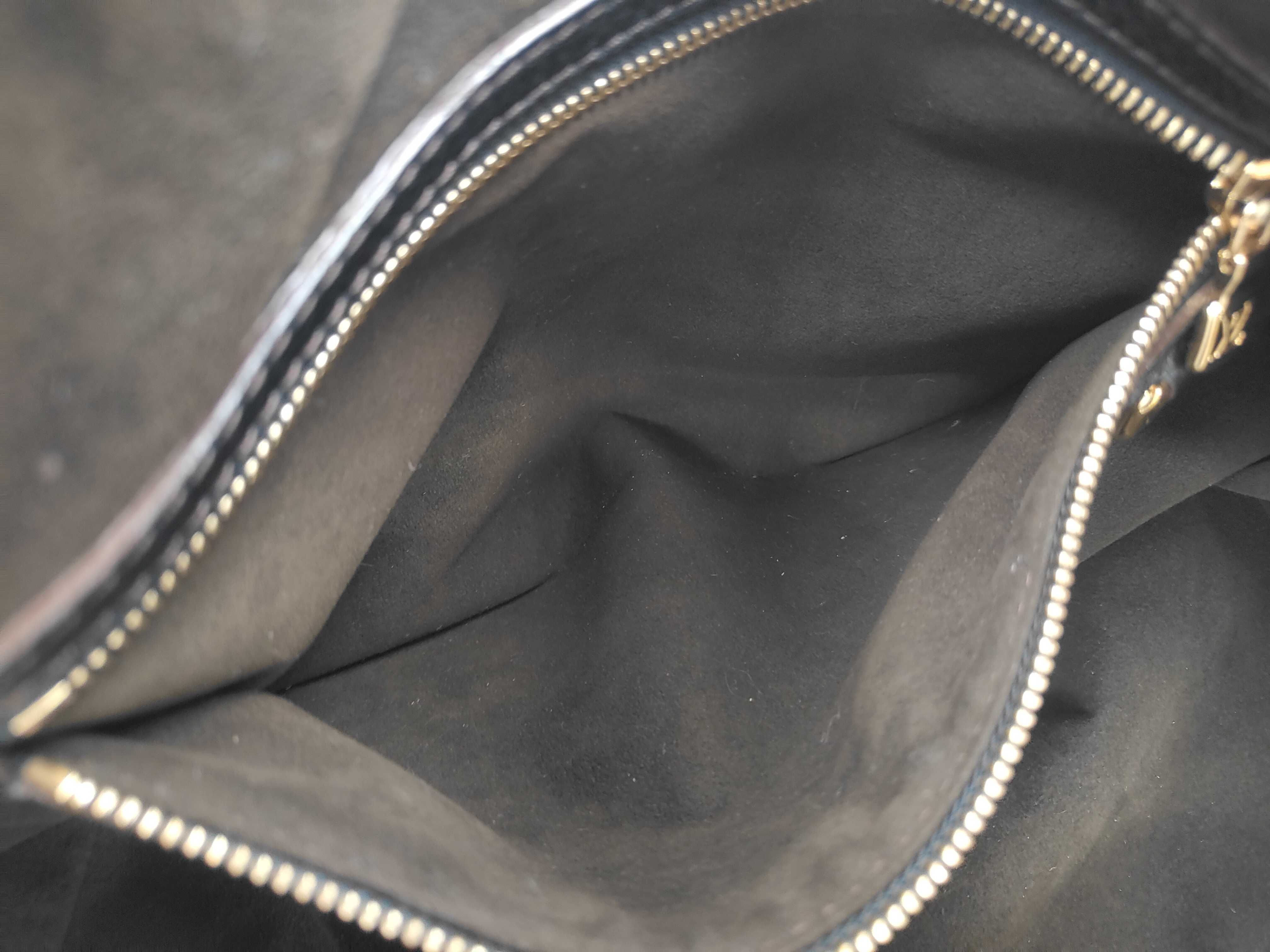 M95547 Monogram Mahina XL Shoulder Bag Leather Noir Black Shoulder Bag — view 9