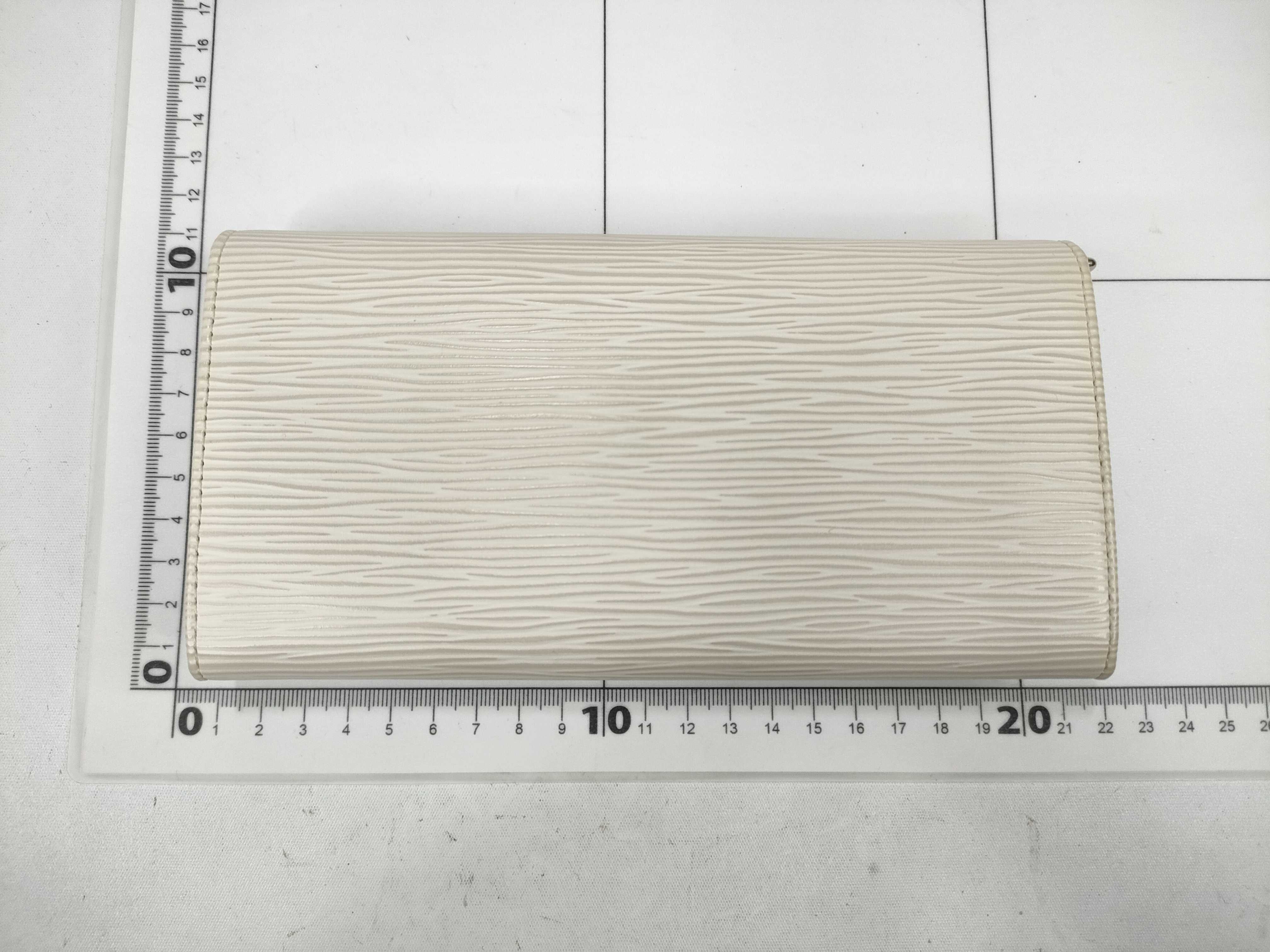 Epi Portefeuille Sarah Ivoire Long Wallet with Initials — view 2