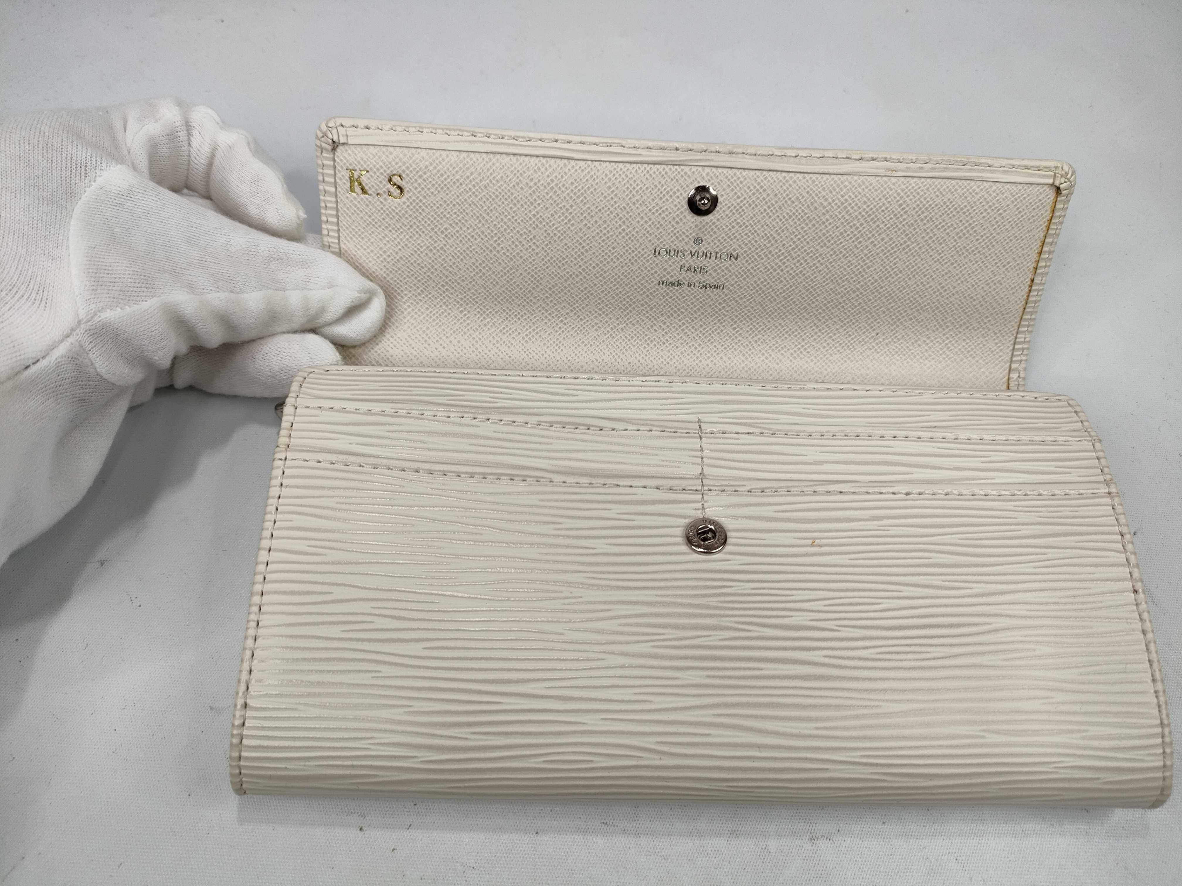 Epi Portefeuille Sarah Ivoire Long Wallet with Initials — view 11