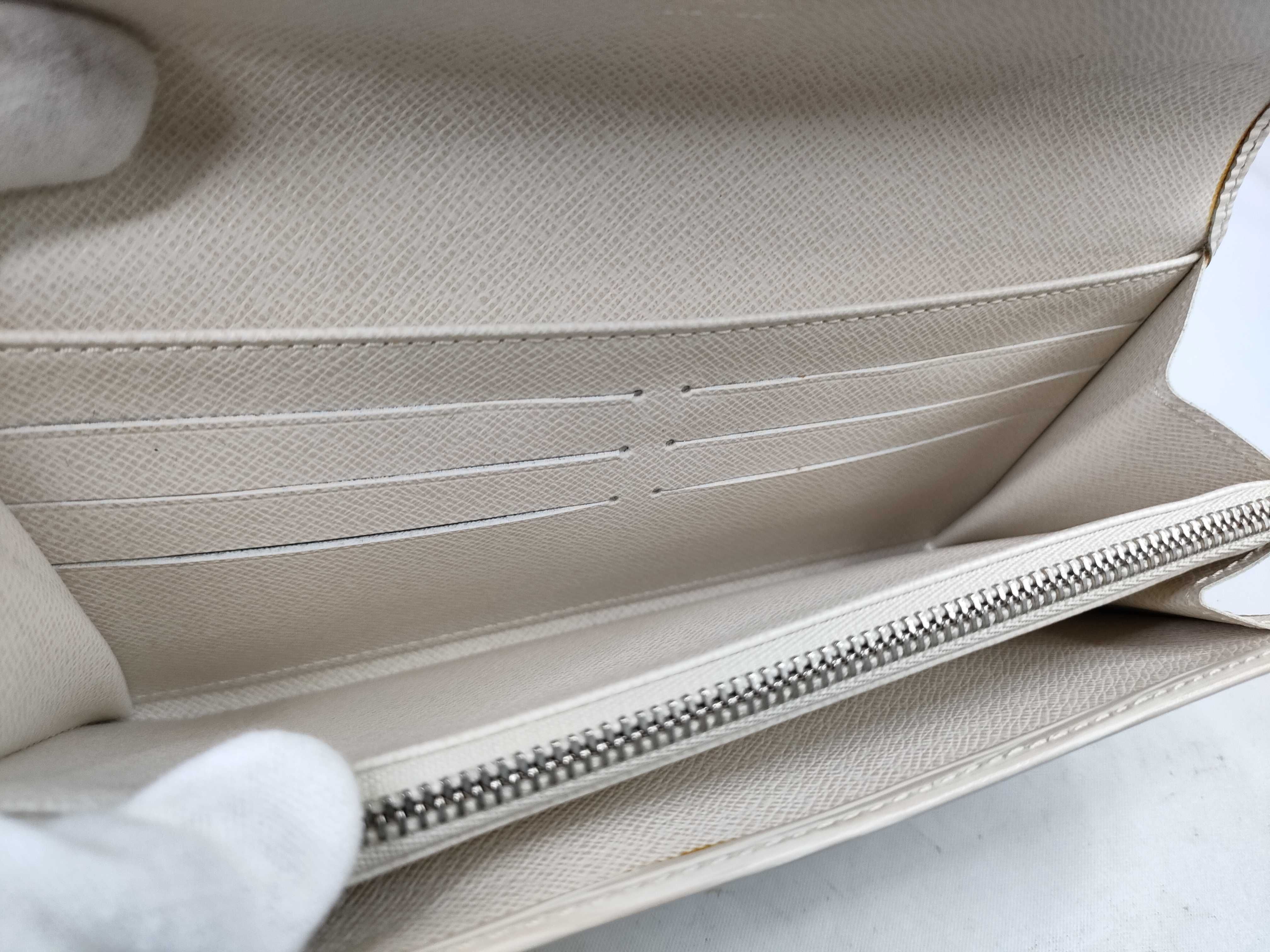Epi Portefeuille Sarah Ivoire Long Wallet with Initials — view 12