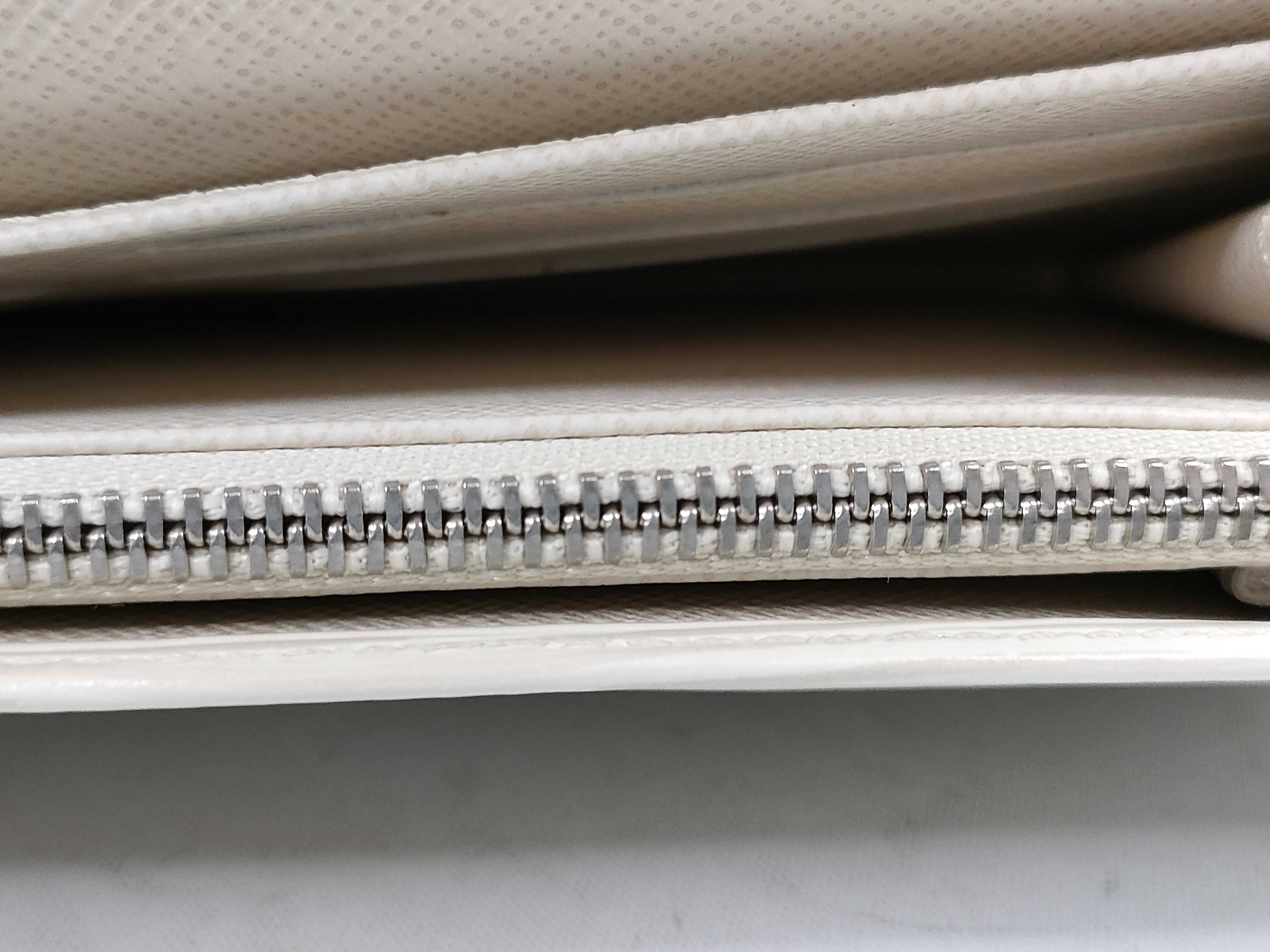 Epi Portefeuille Sarah Ivoire Long Wallet with Initials — view 8