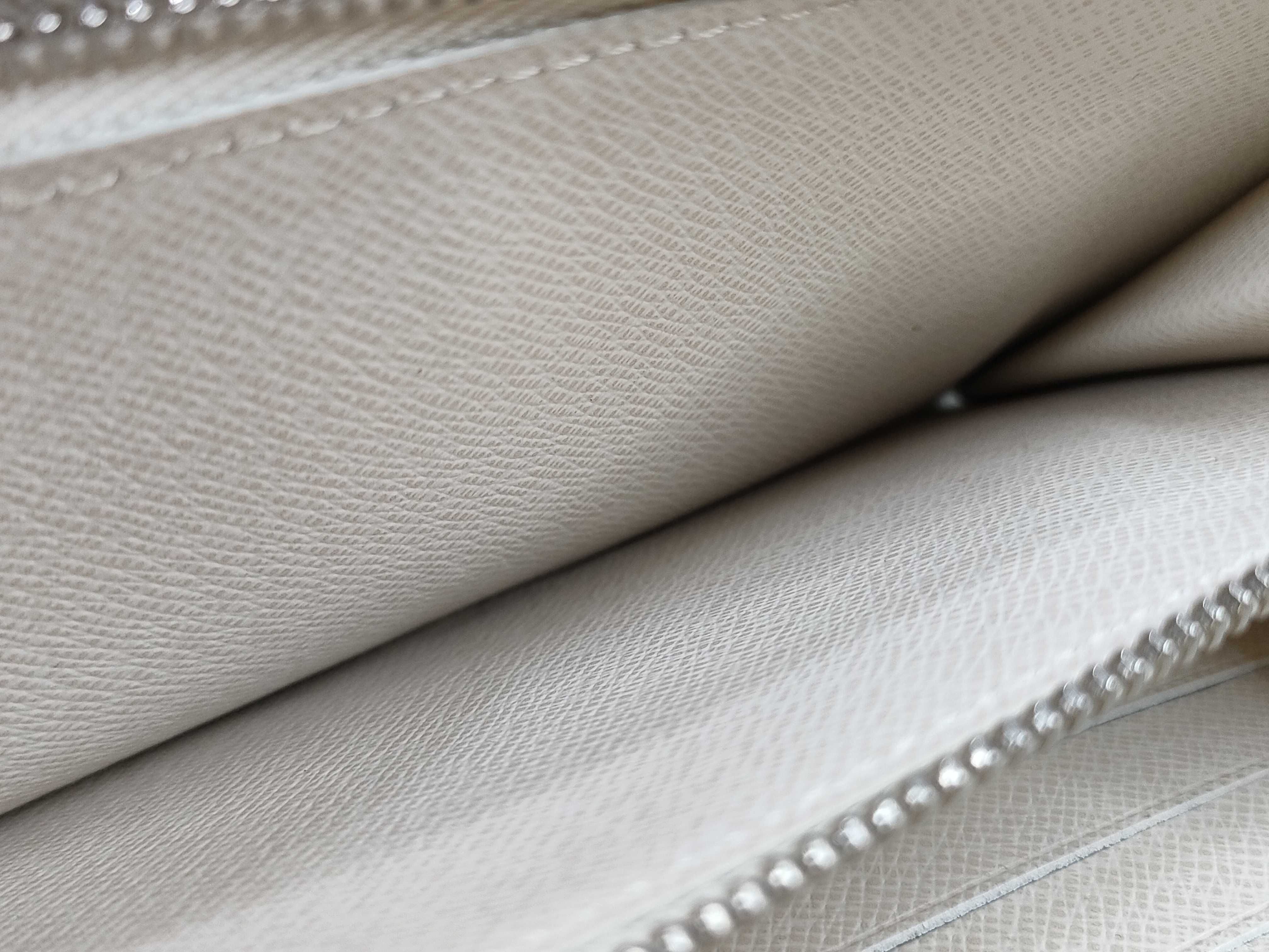 Epi Portefeuille Sarah Ivoire Long Wallet with Initials — view 10