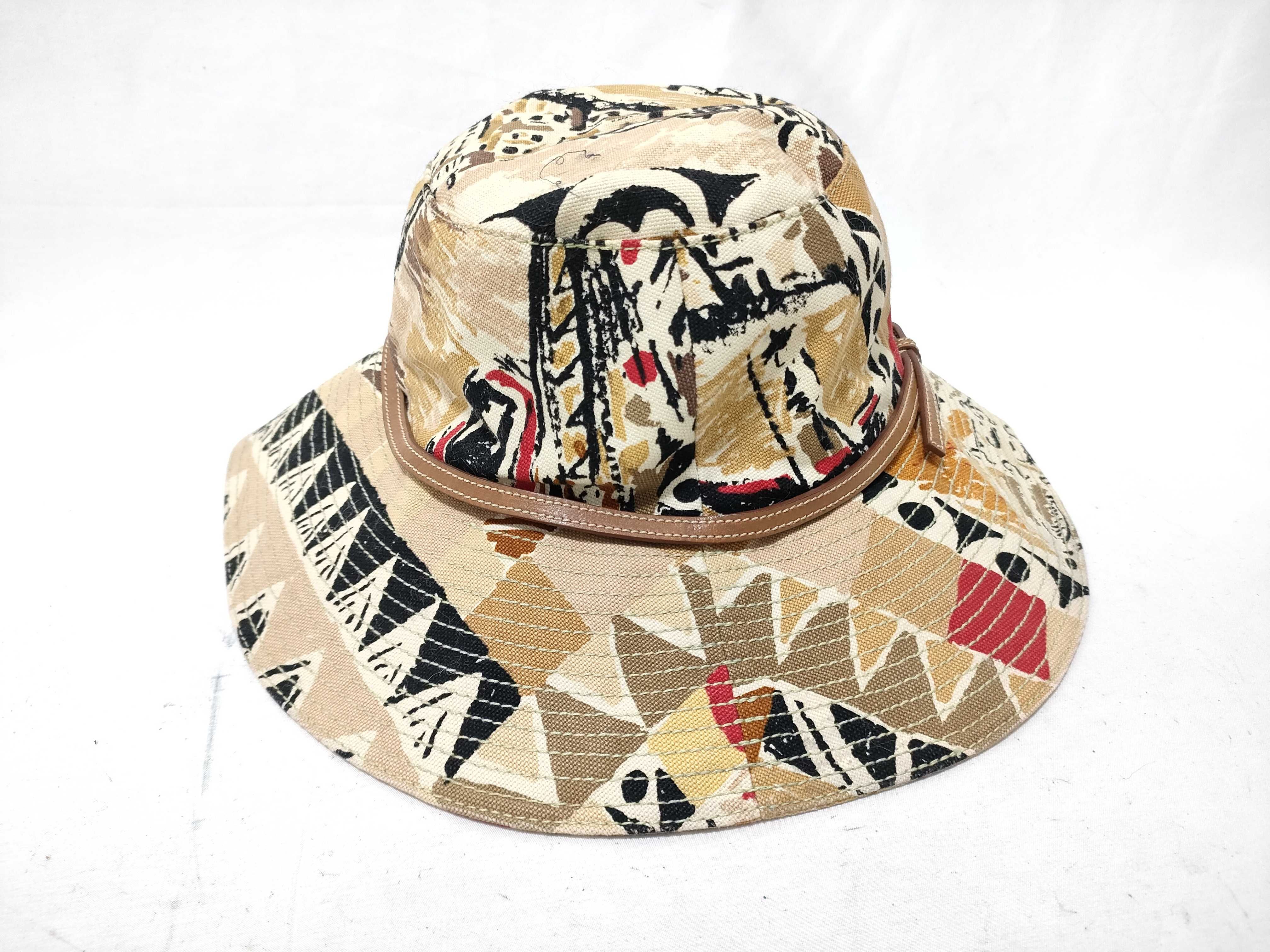 hat, Venetian pattern, and other accessories. — view 3