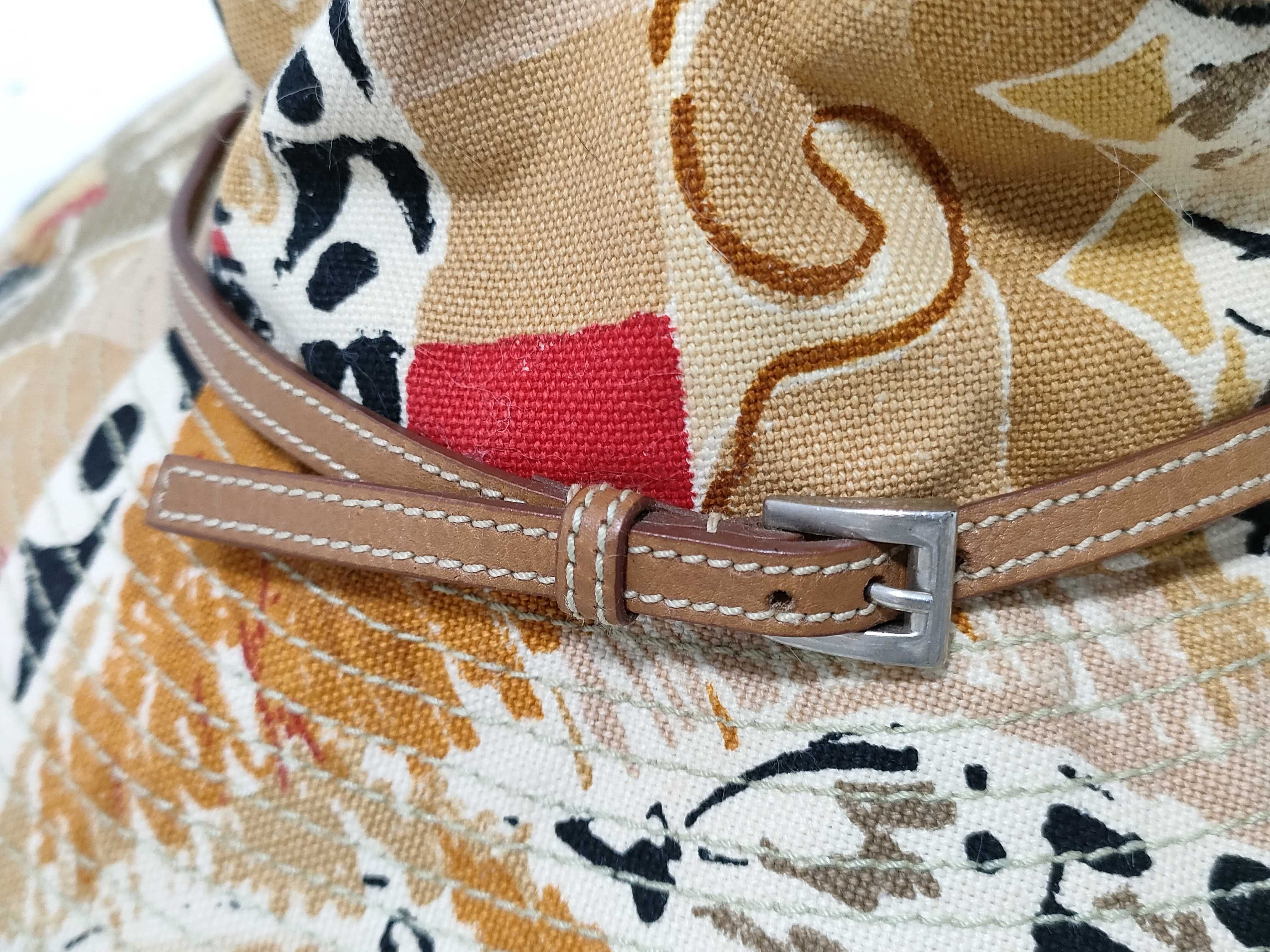 hat, Venetian pattern, and other accessories. — view 7