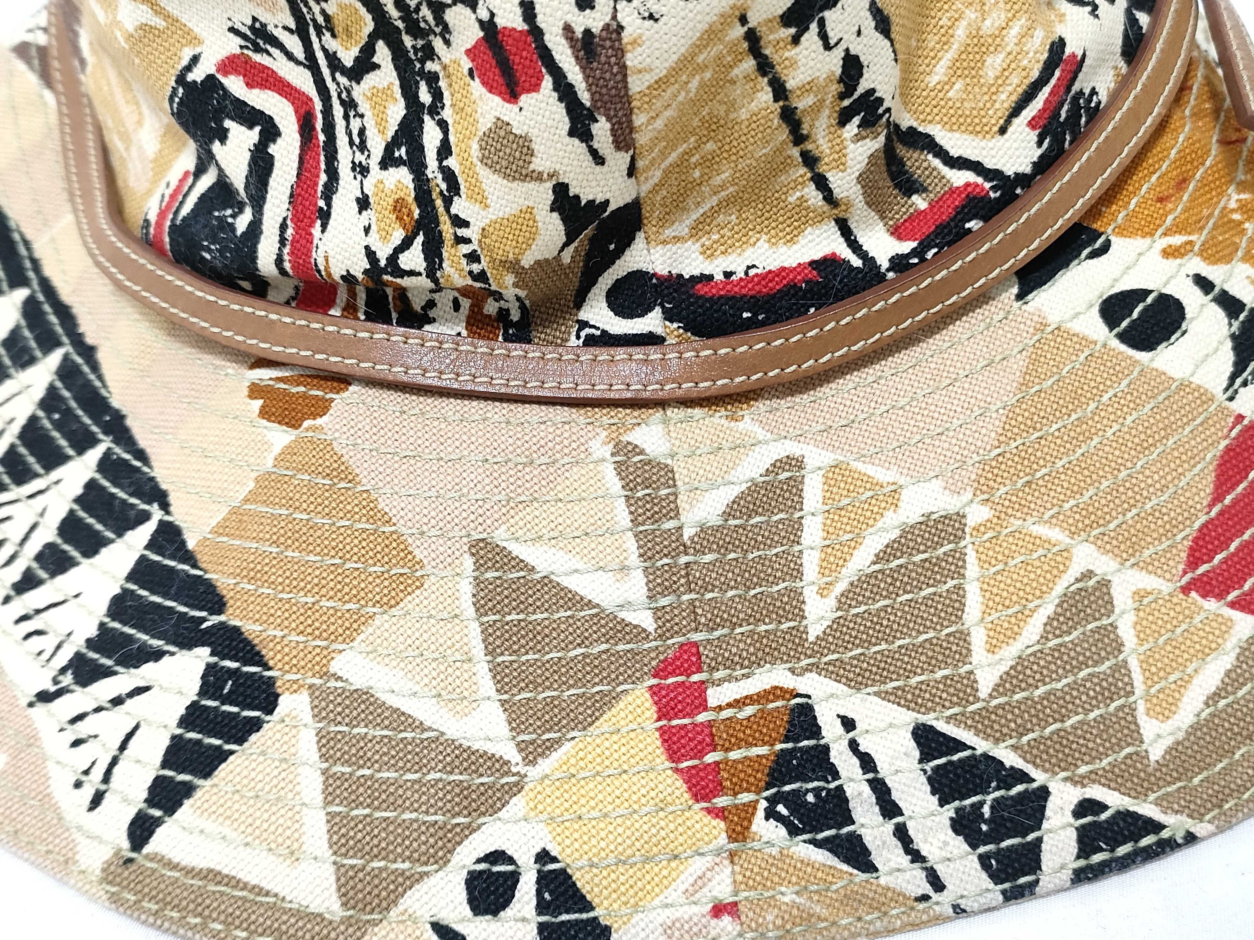 hat, Venetian pattern, and other accessories. — view 9