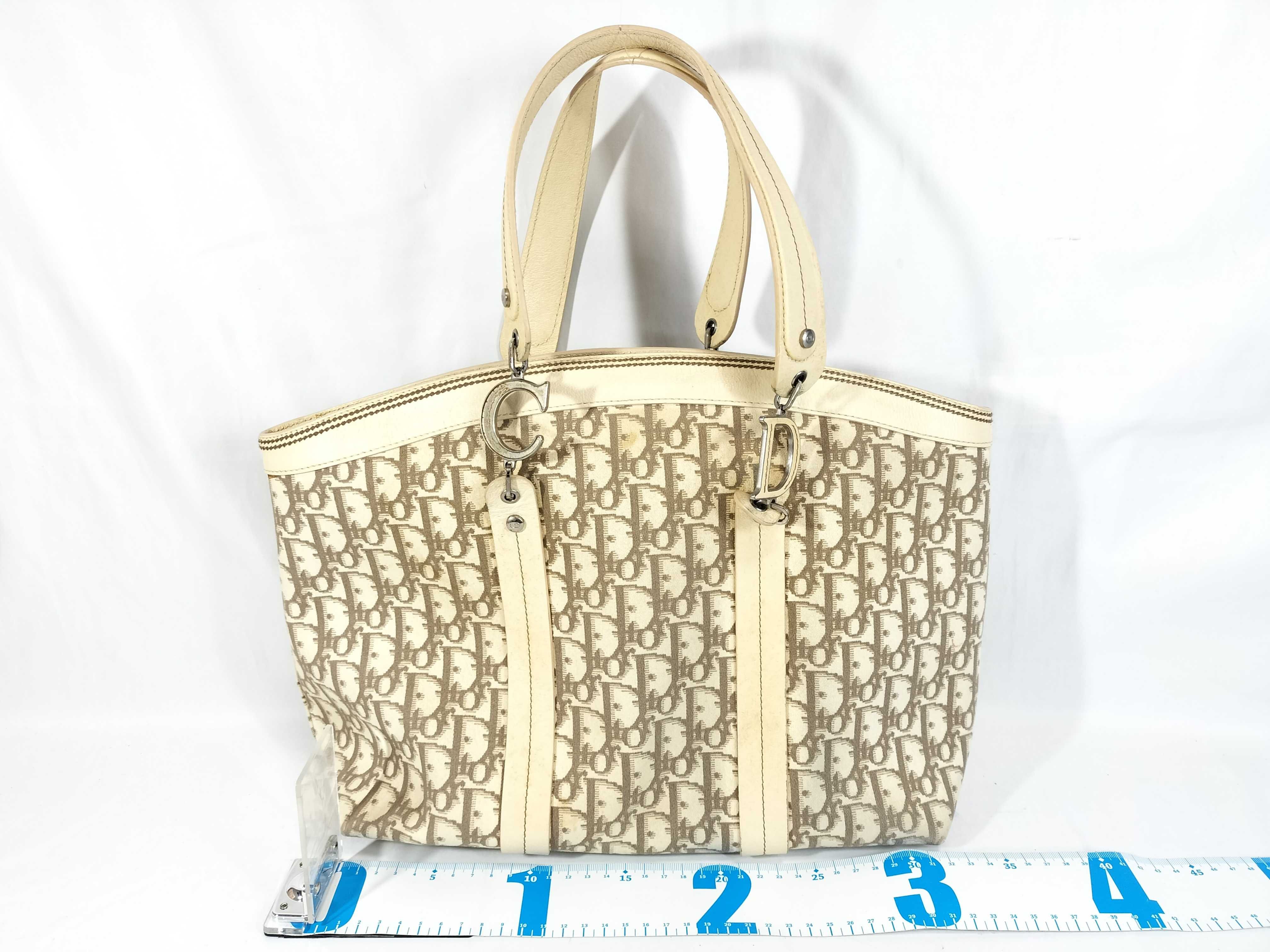 Trotter Shoulder Bag Flower Beige Tote Bag — view 2