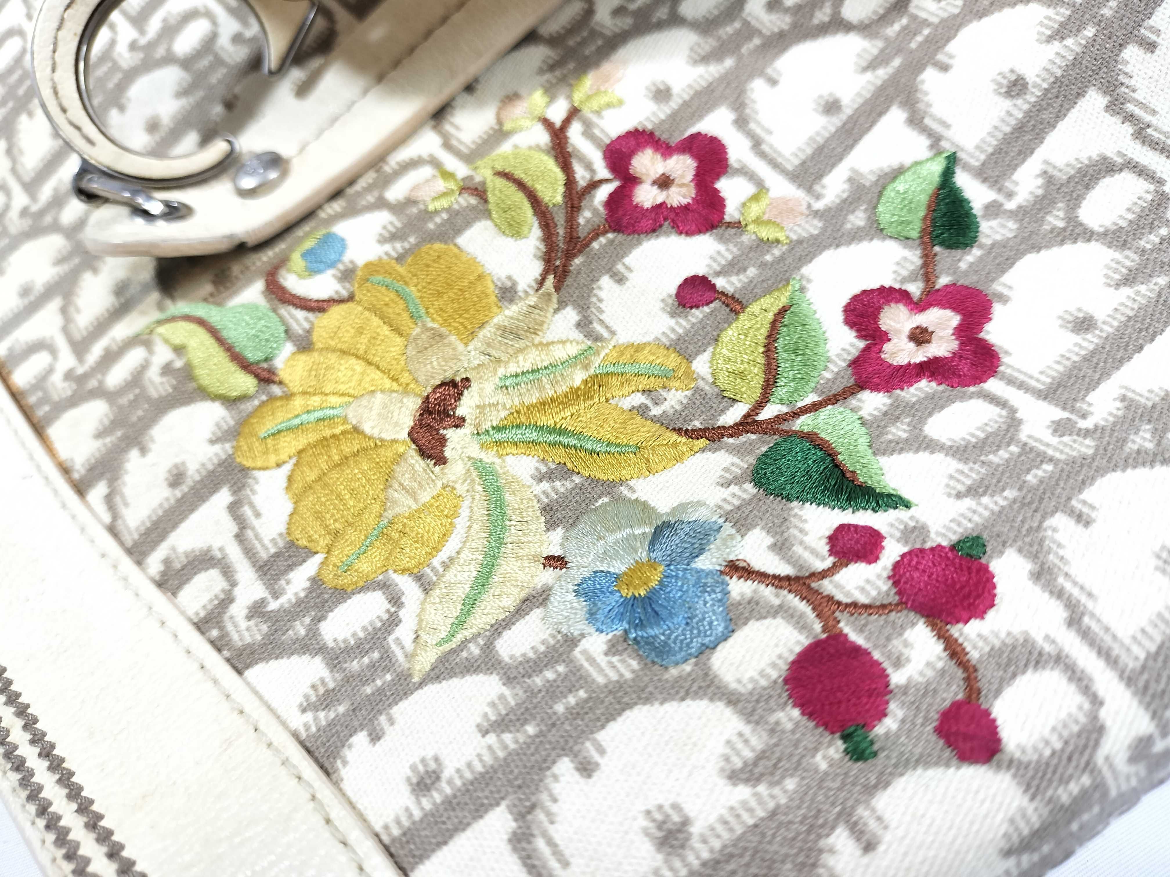 Trotter Shoulder Bag Flower Beige Tote Bag — view 13