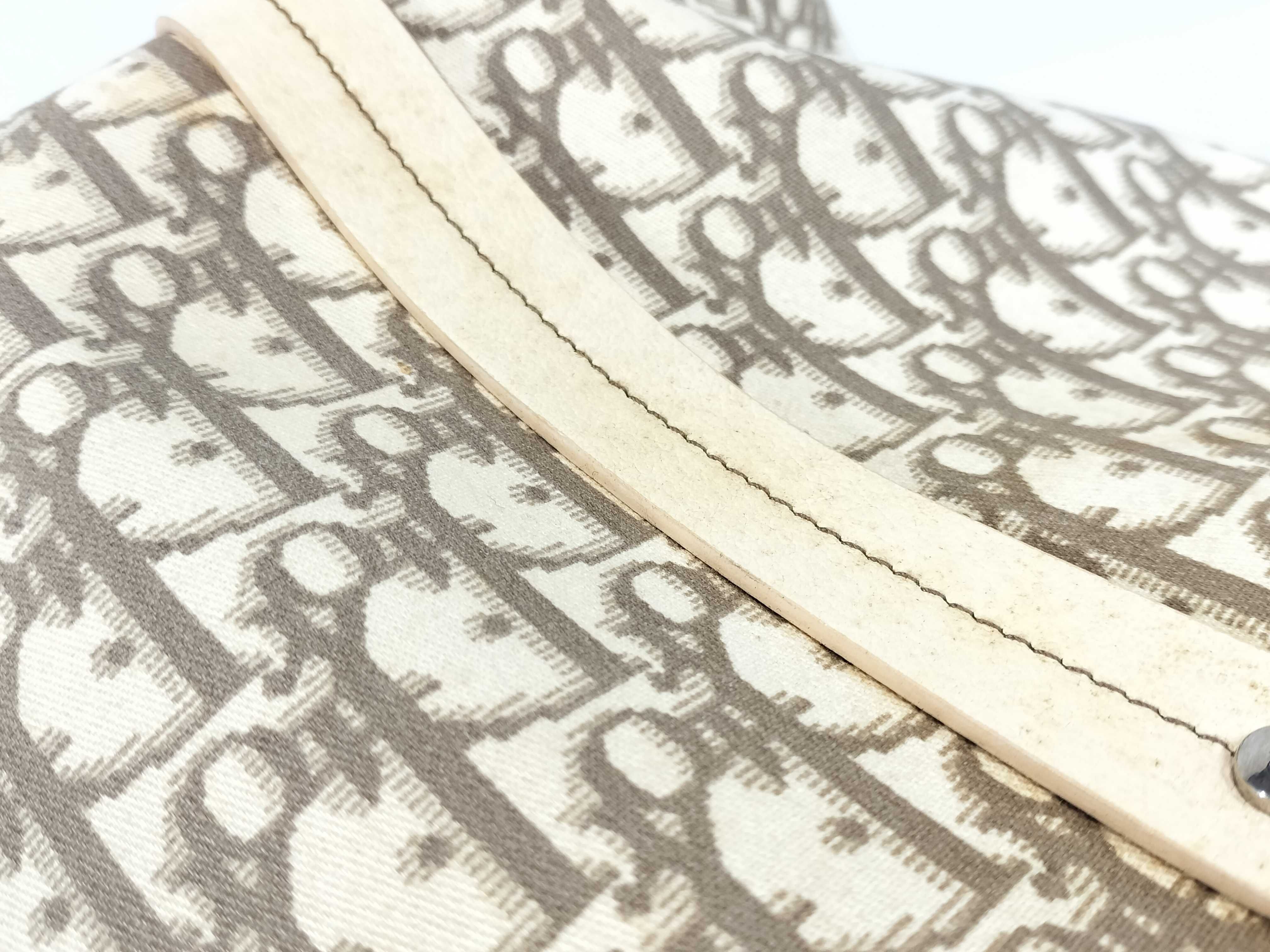 Trotter Shoulder Bag Flower Beige Tote Bag — view 15