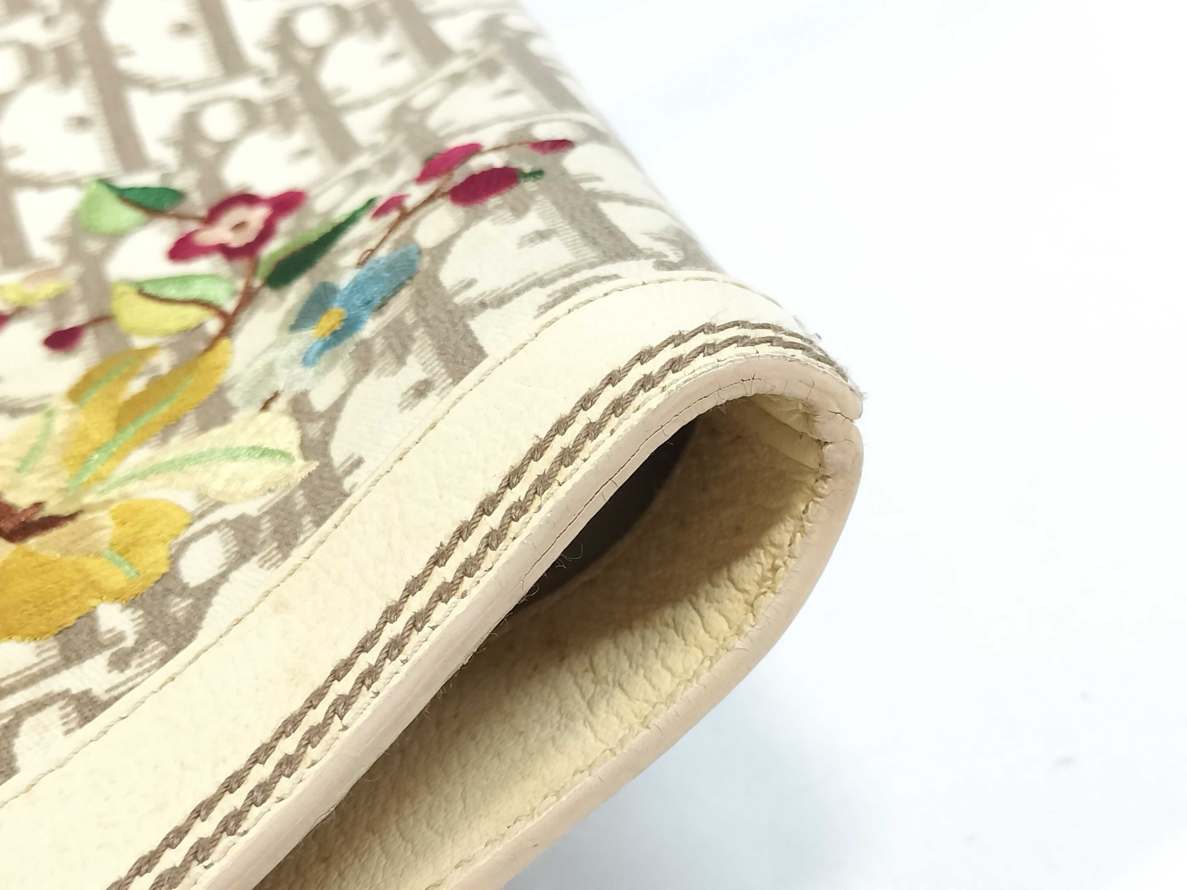 Trotter Shoulder Bag Flower Beige Tote Bag — view 6