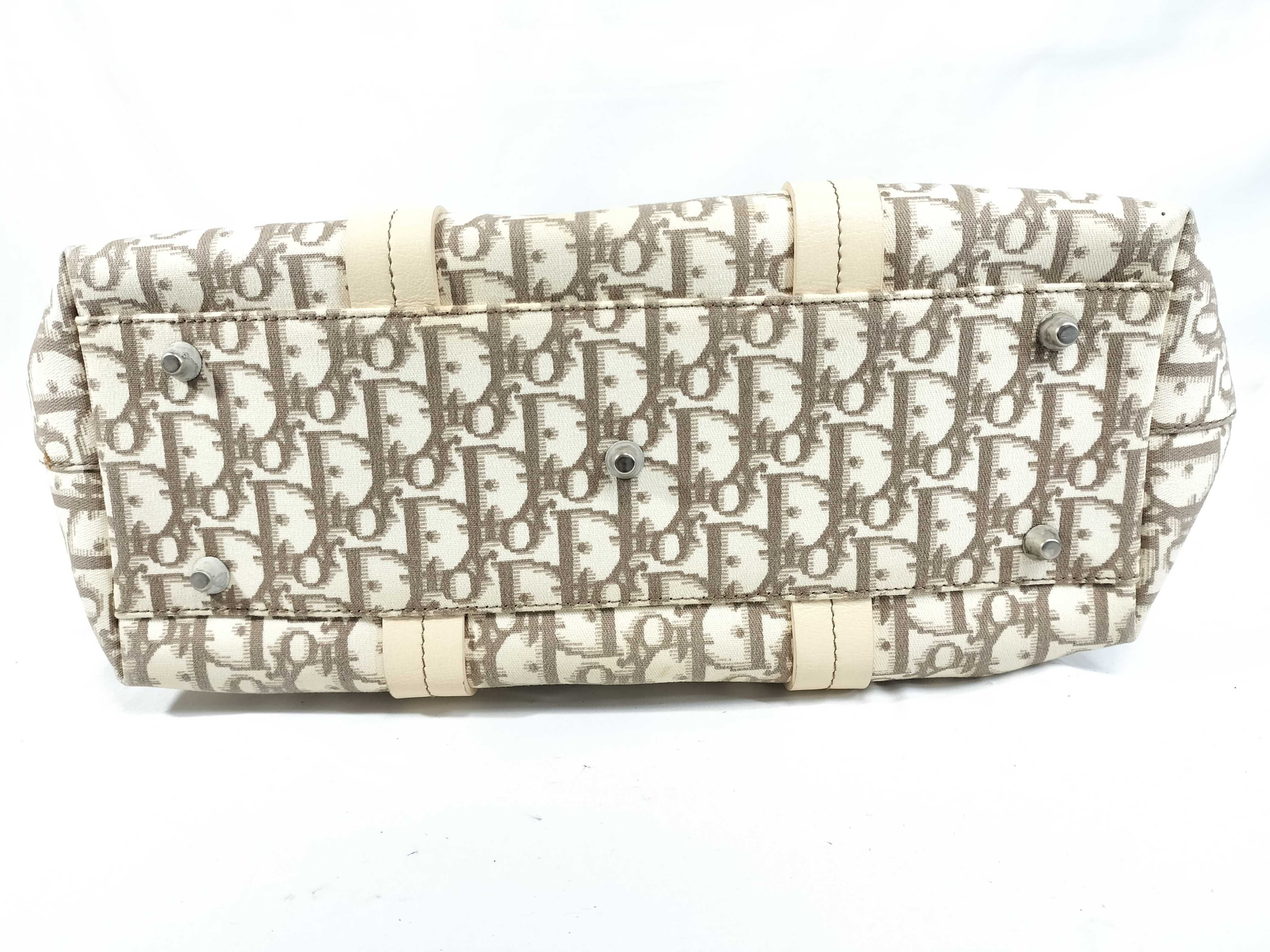 Trotter Shoulder Bag Flower Beige Tote Bag — view 8