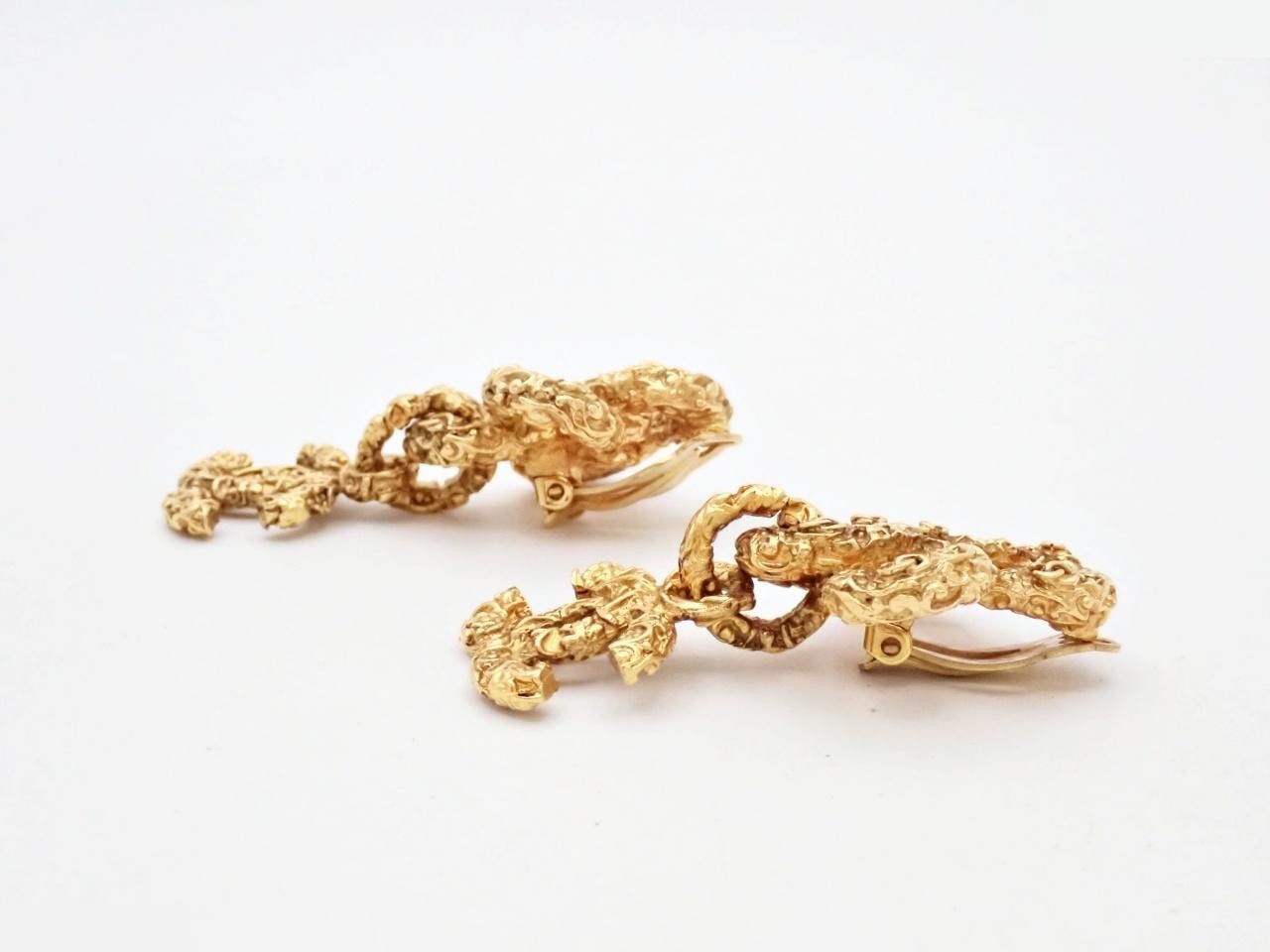 Earrings with Coco Mark design, gold. — view 3