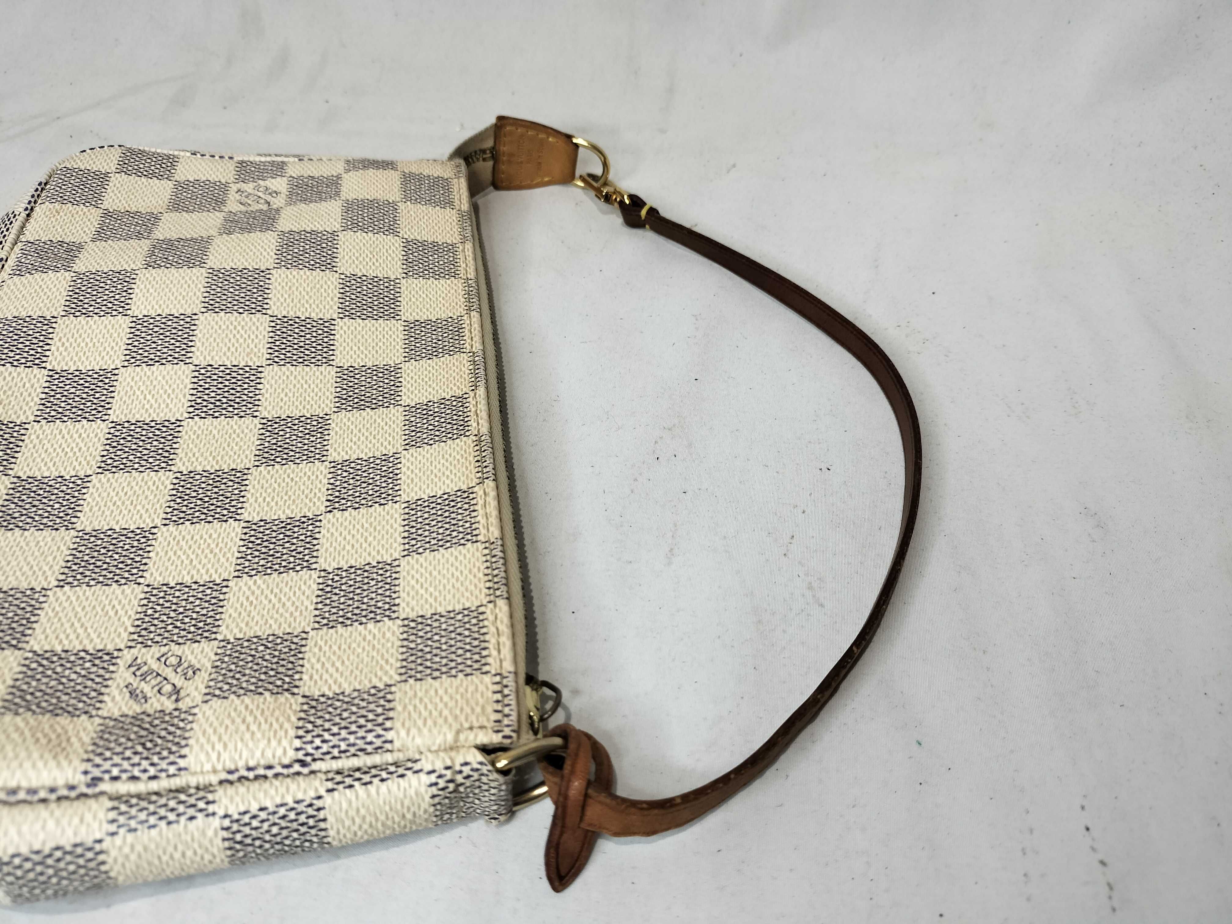 Damier Vuitton Damier Azur Pochette Accessoires N41207 CA0049 White Handbag — view 3