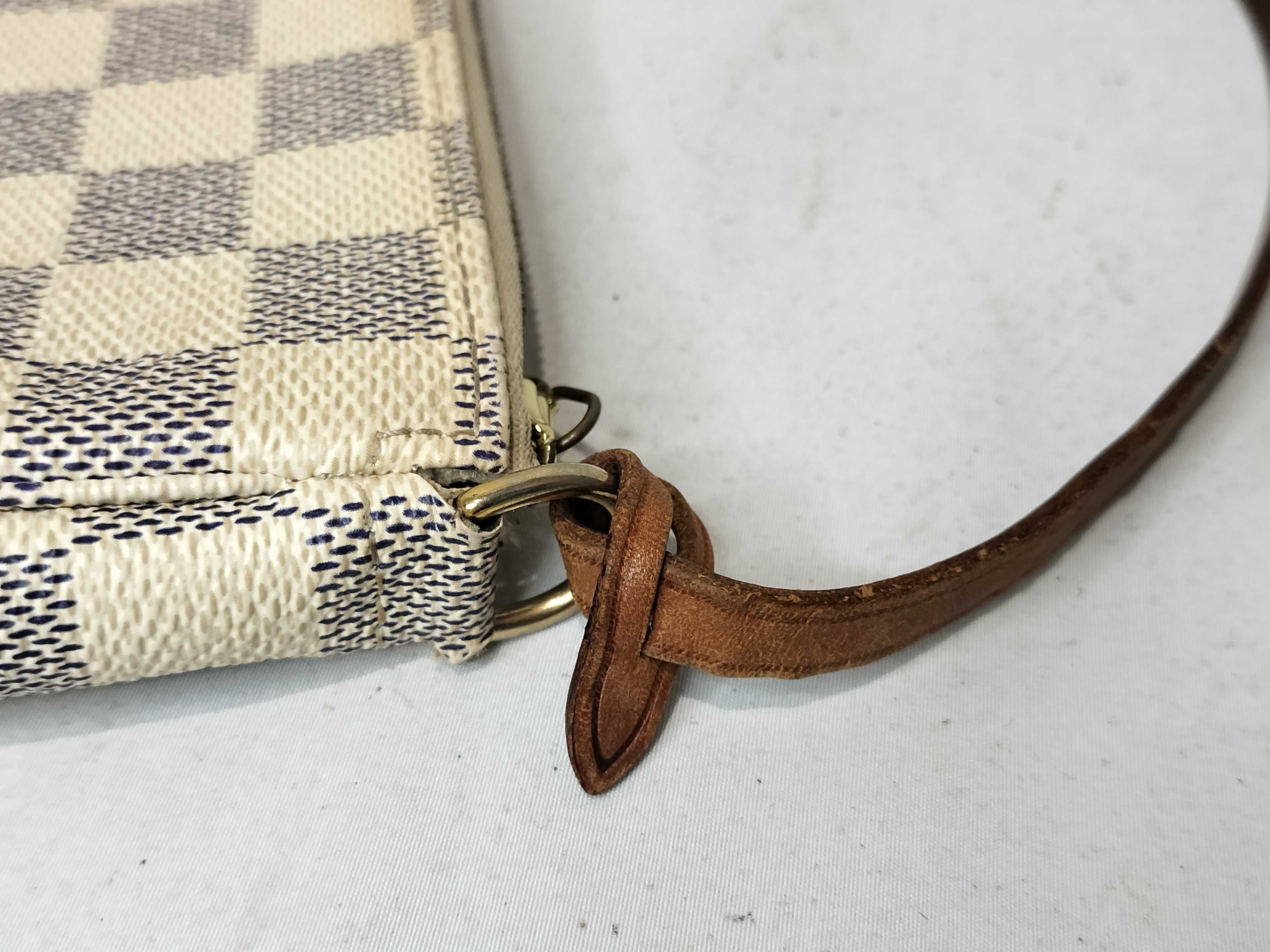 Damier Vuitton Damier Azur Pochette Accessoires N41207 CA0049 White Handbag — view 5