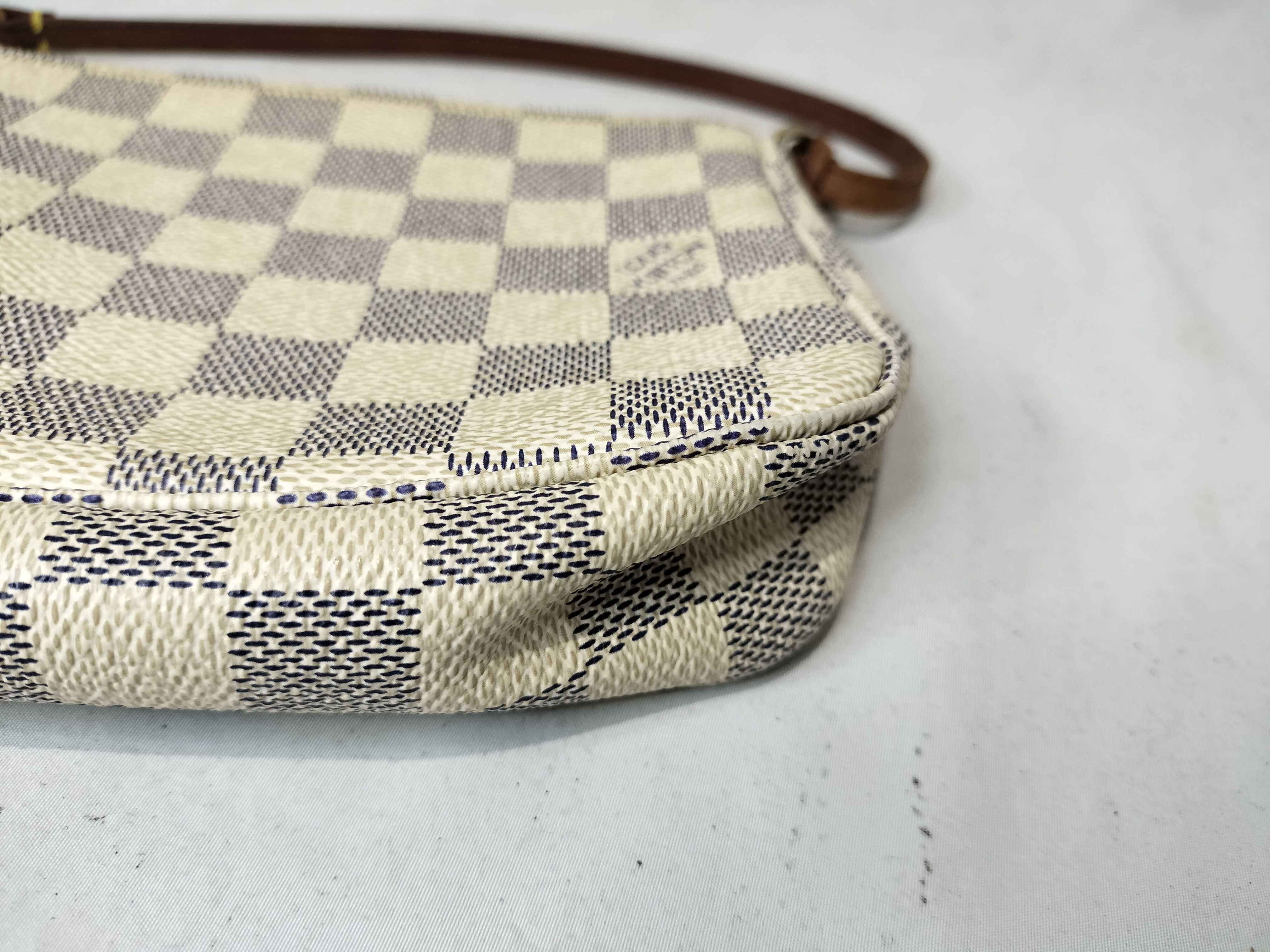 Damier Vuitton Damier Azur Pochette Accessoires N41207 CA0049 White Handbag — view 6