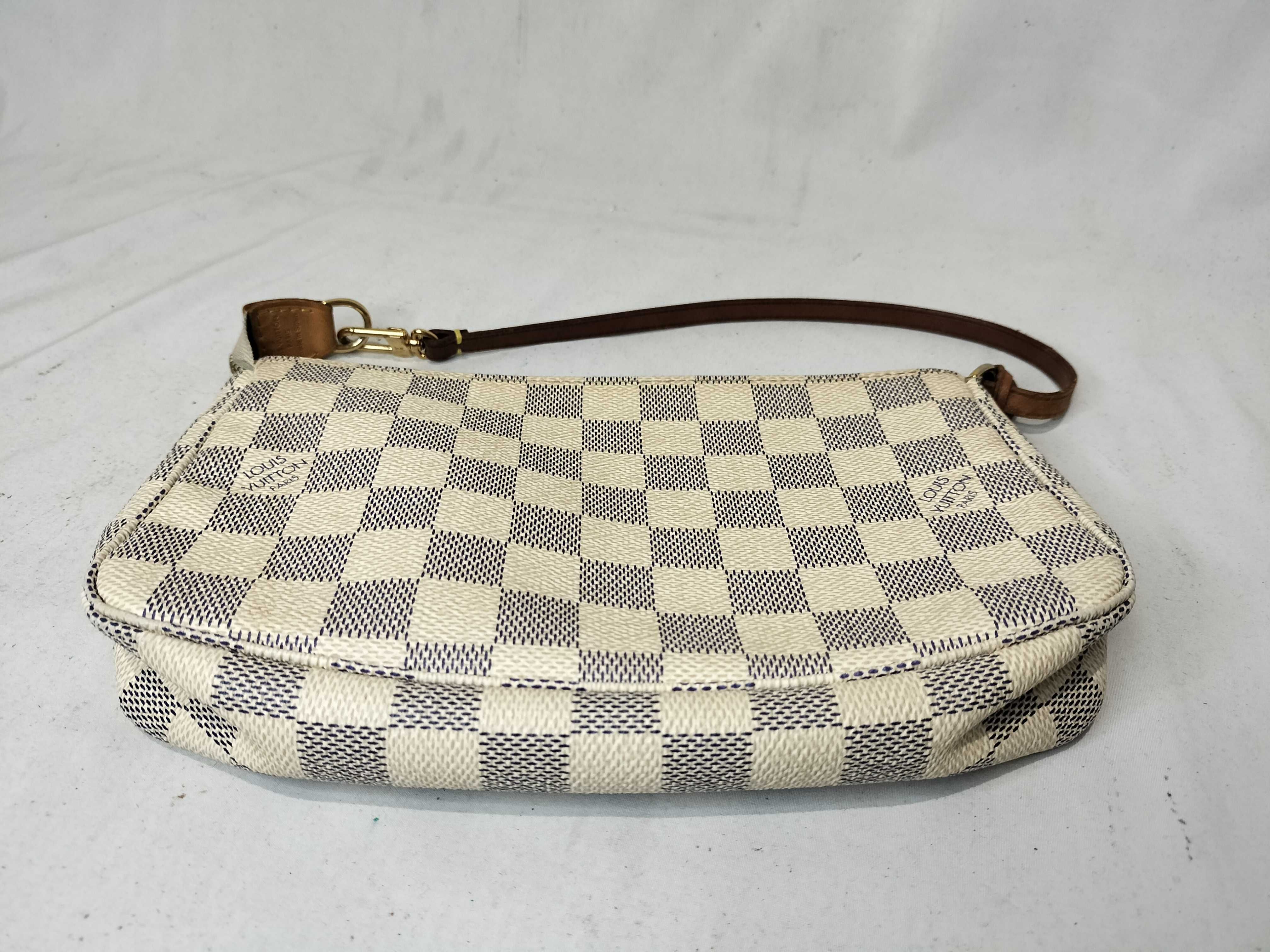 Damier Vuitton Damier Azur Pochette Accessoires N41207 CA0049 White Handbag — view 7
