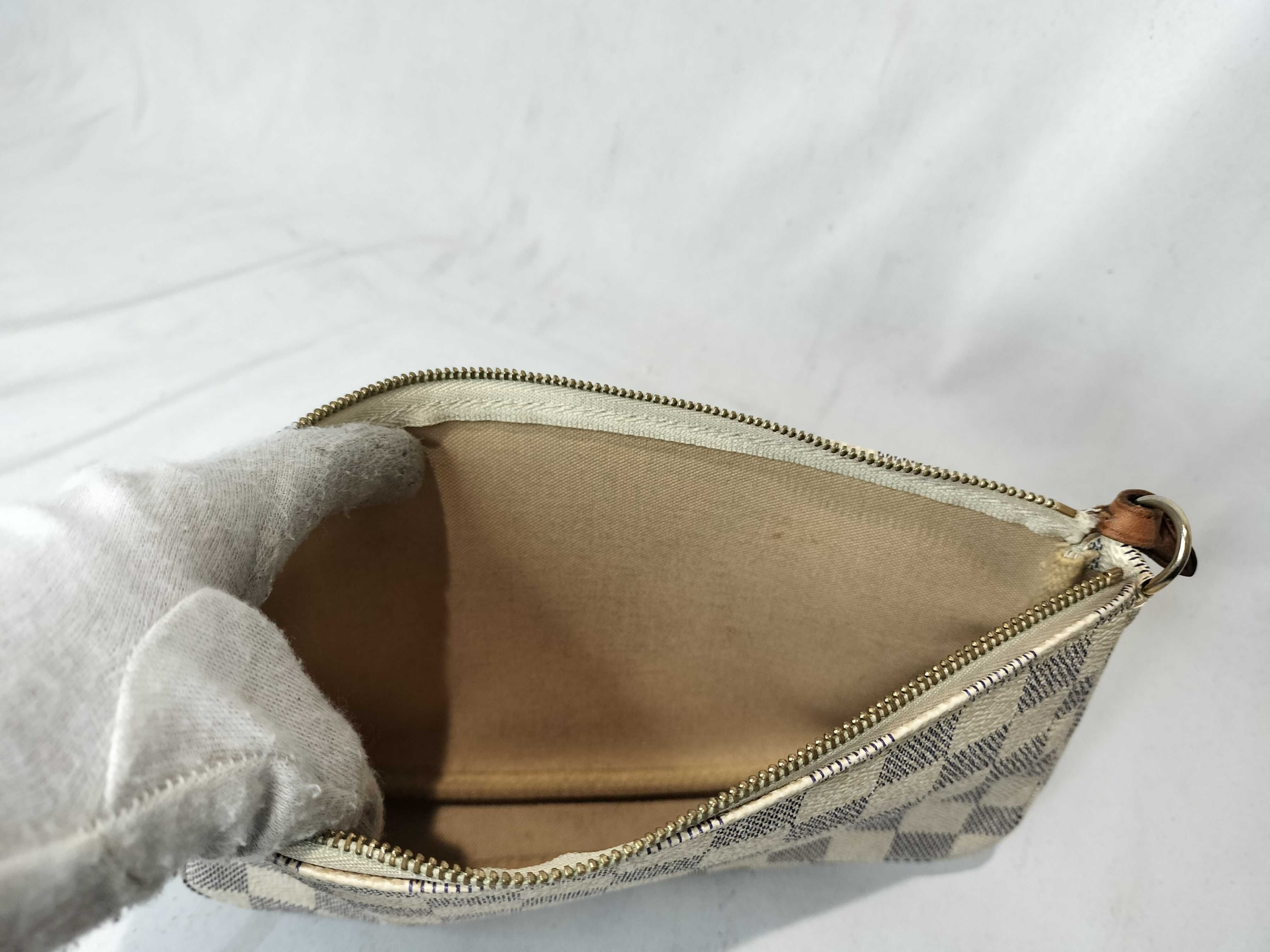 Damier Vuitton Damier Azur Pochette Accessoires N41207 CA0049 White Handbag — view 10