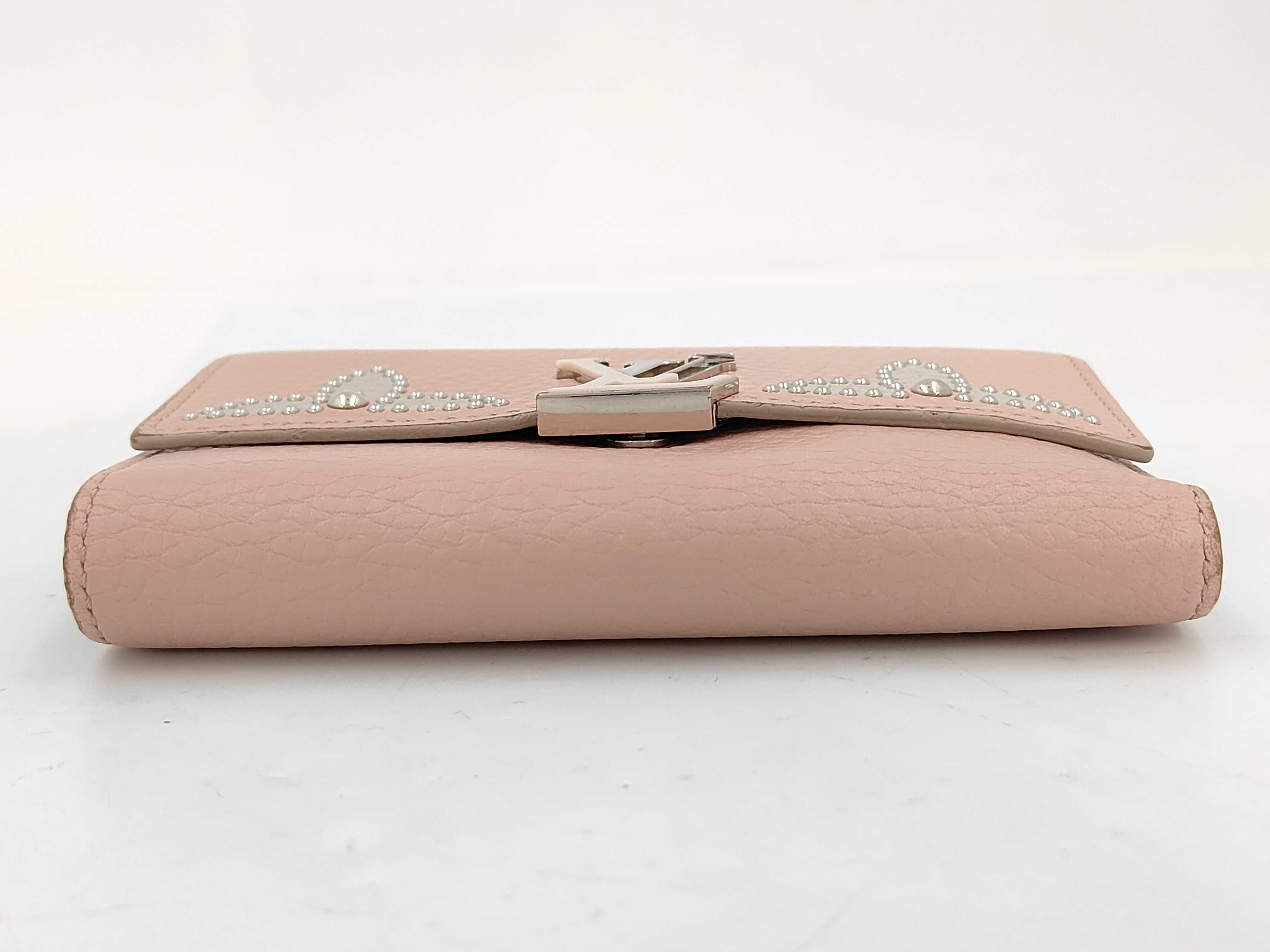 M63221 Portefeuille au Capucines Compact Calfskin Rose Ballerine Wallet with Box and Dust Bag — view 3