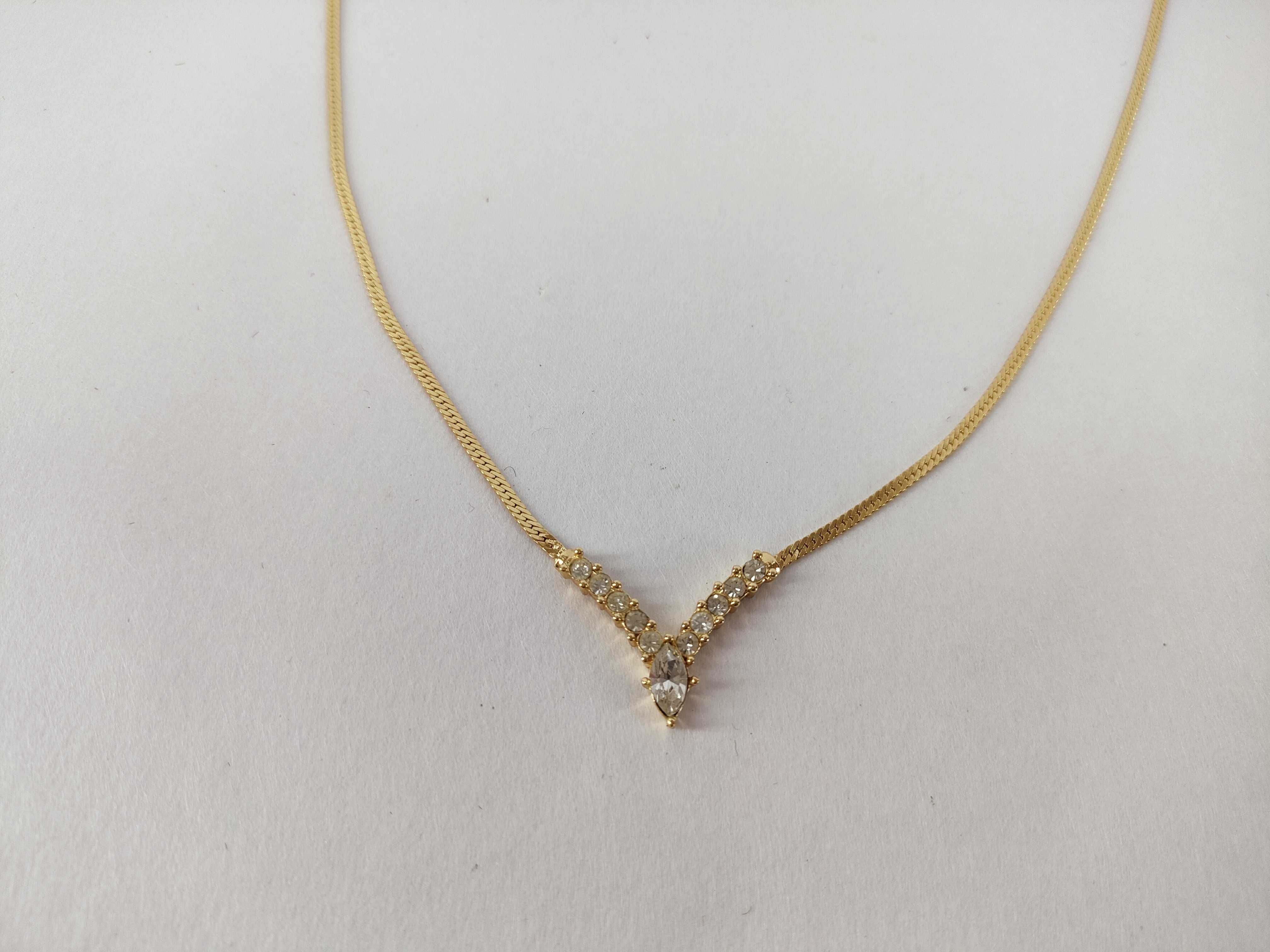 V-shaped stone necklace