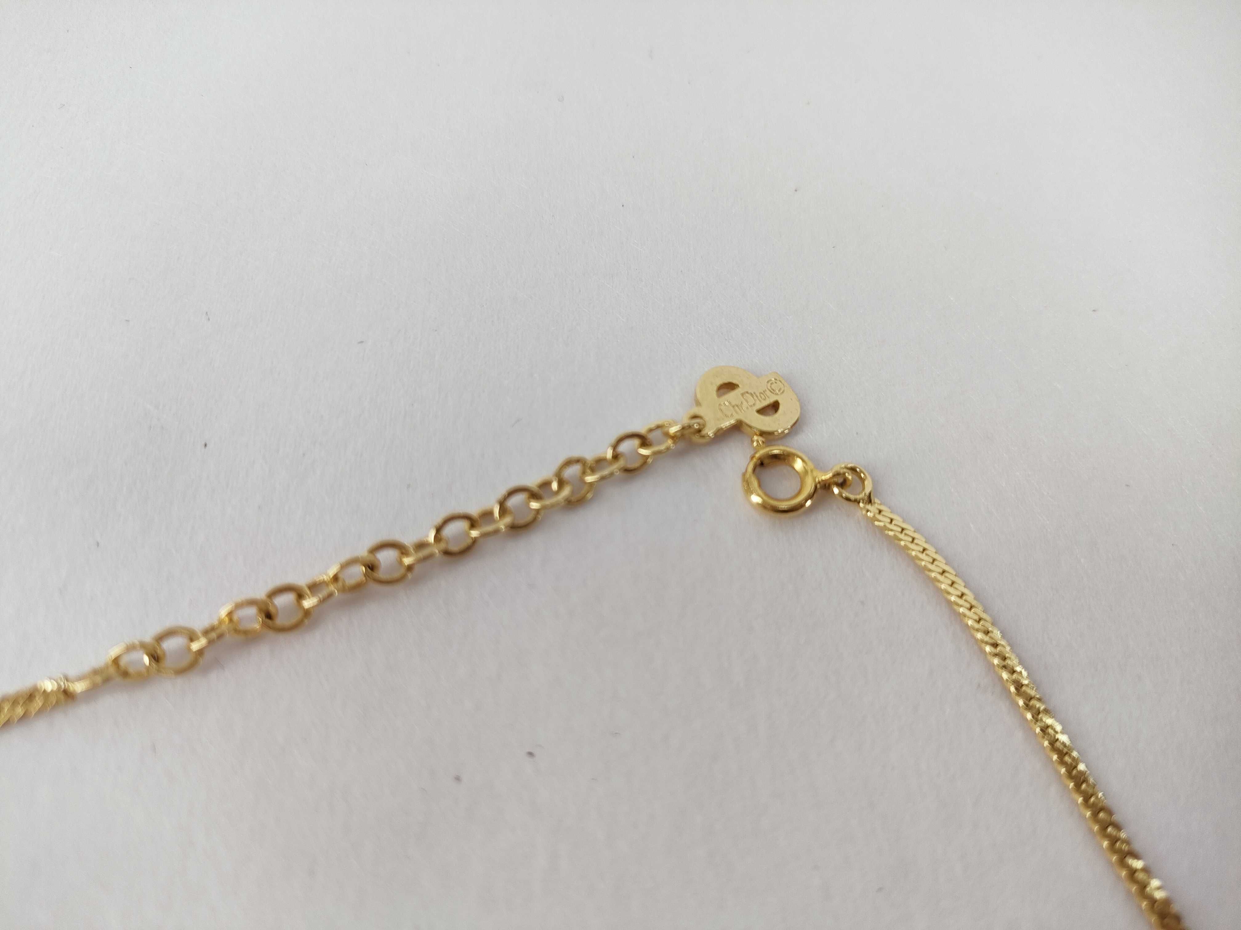 V-shaped stone necklace — view 3