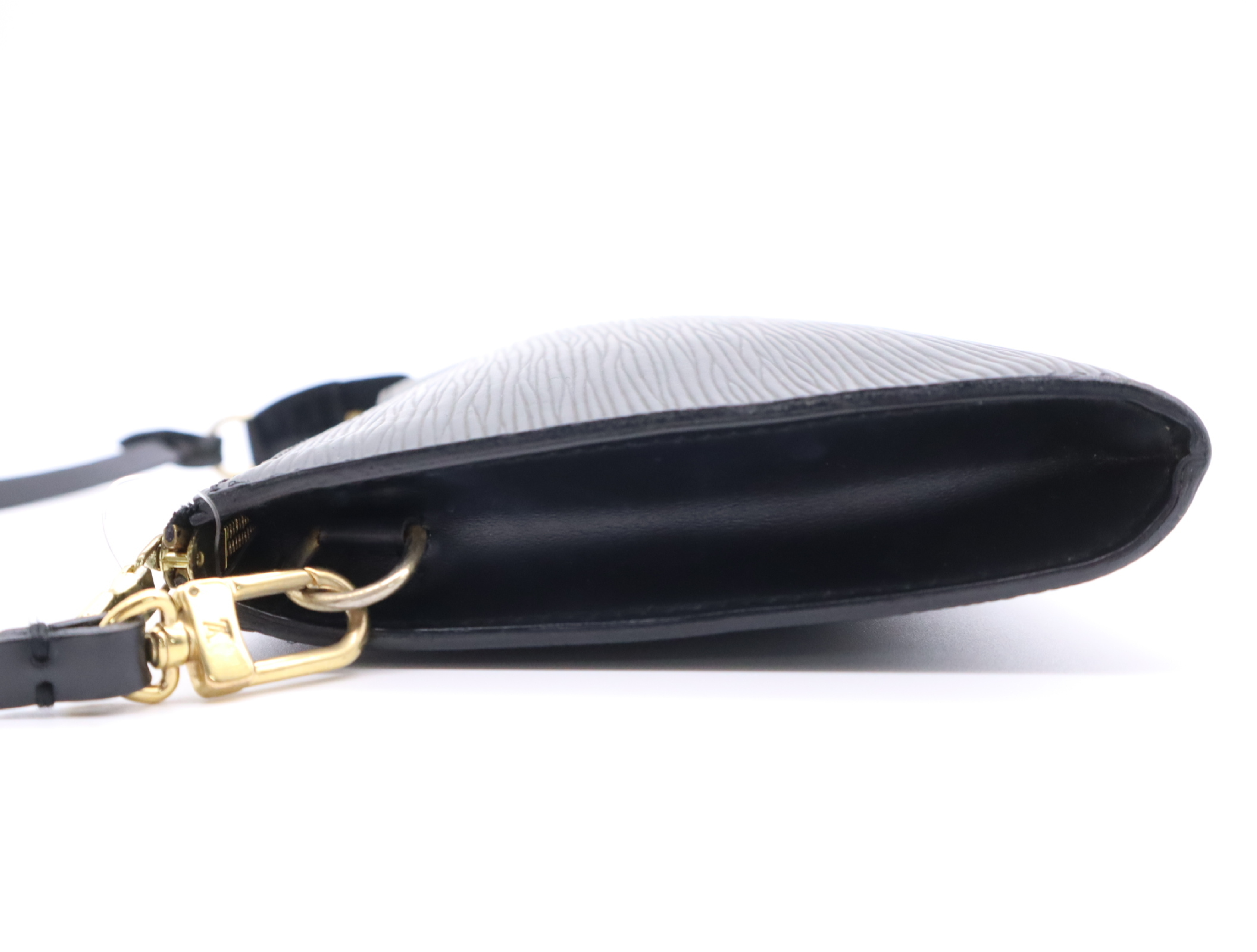 M52942 Epi Pochette Accessoires Noir Pouch — view 3