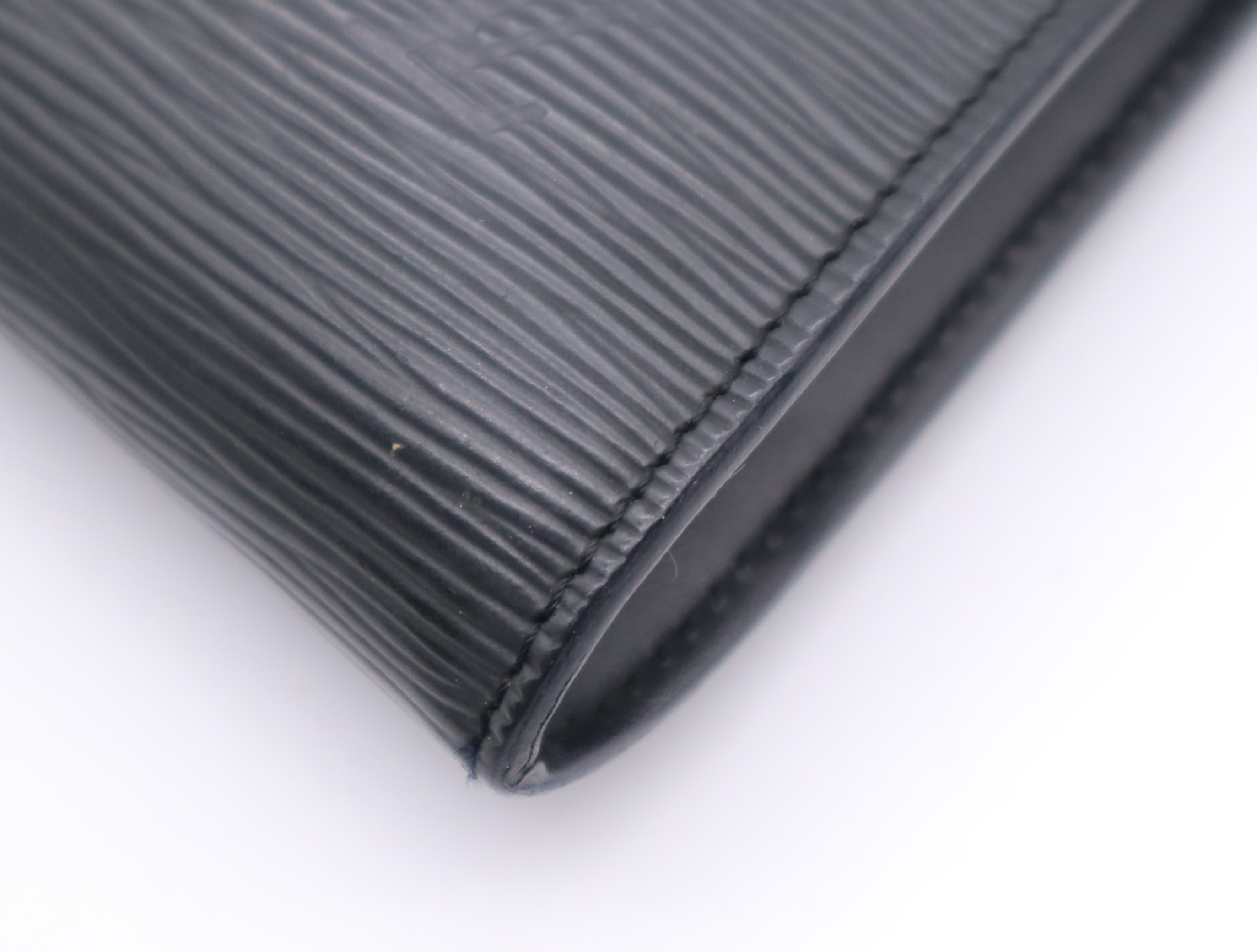 M52942 Epi Pochette Accessoires Noir Pouch — view 7