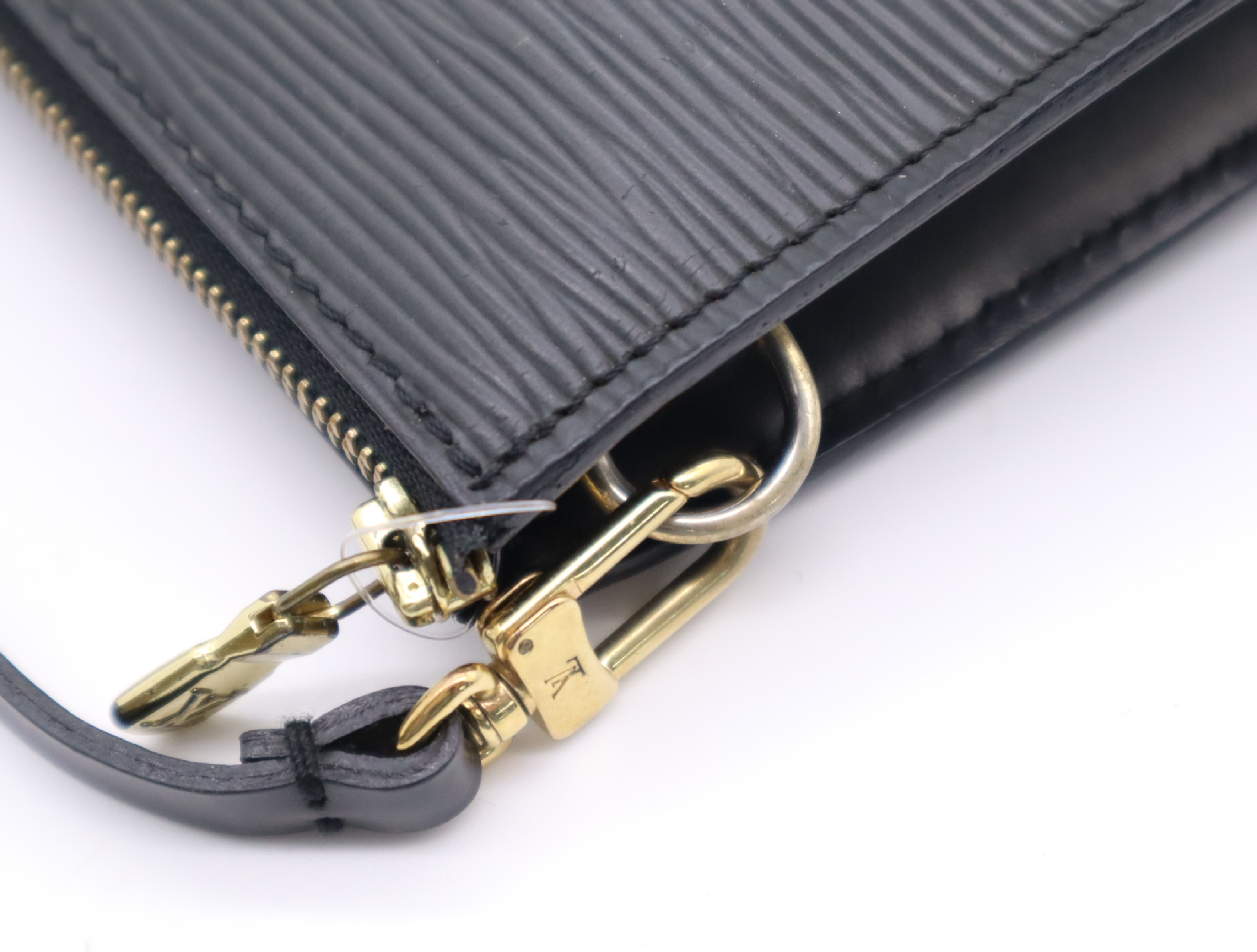 M52942 Epi Pochette Accessoires Noir Pouch — view 9