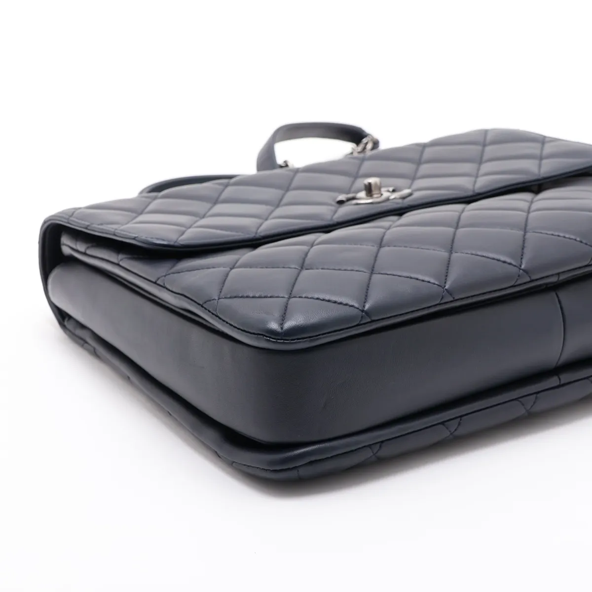 Matelassé Lambskin 2-Way Handbag, Navy, Gunmetal Hardware, Item Number 21391865 (Serial Number 21) — view 4