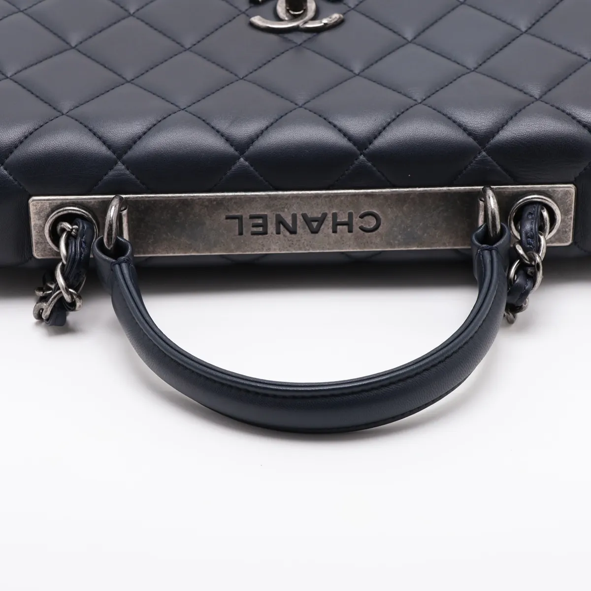 Matelassé Lambskin 2-Way Handbag, Navy, Gunmetal Hardware, Item Number 21391865 (Serial Number 21) — view 5