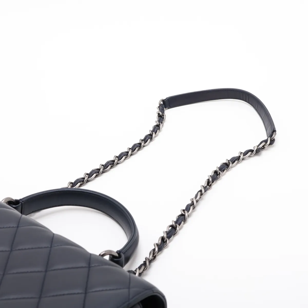 Matelassé Lambskin 2-Way Handbag, Navy, Gunmetal Hardware, Item Number 21391865 (Serial Number 21) — view 7