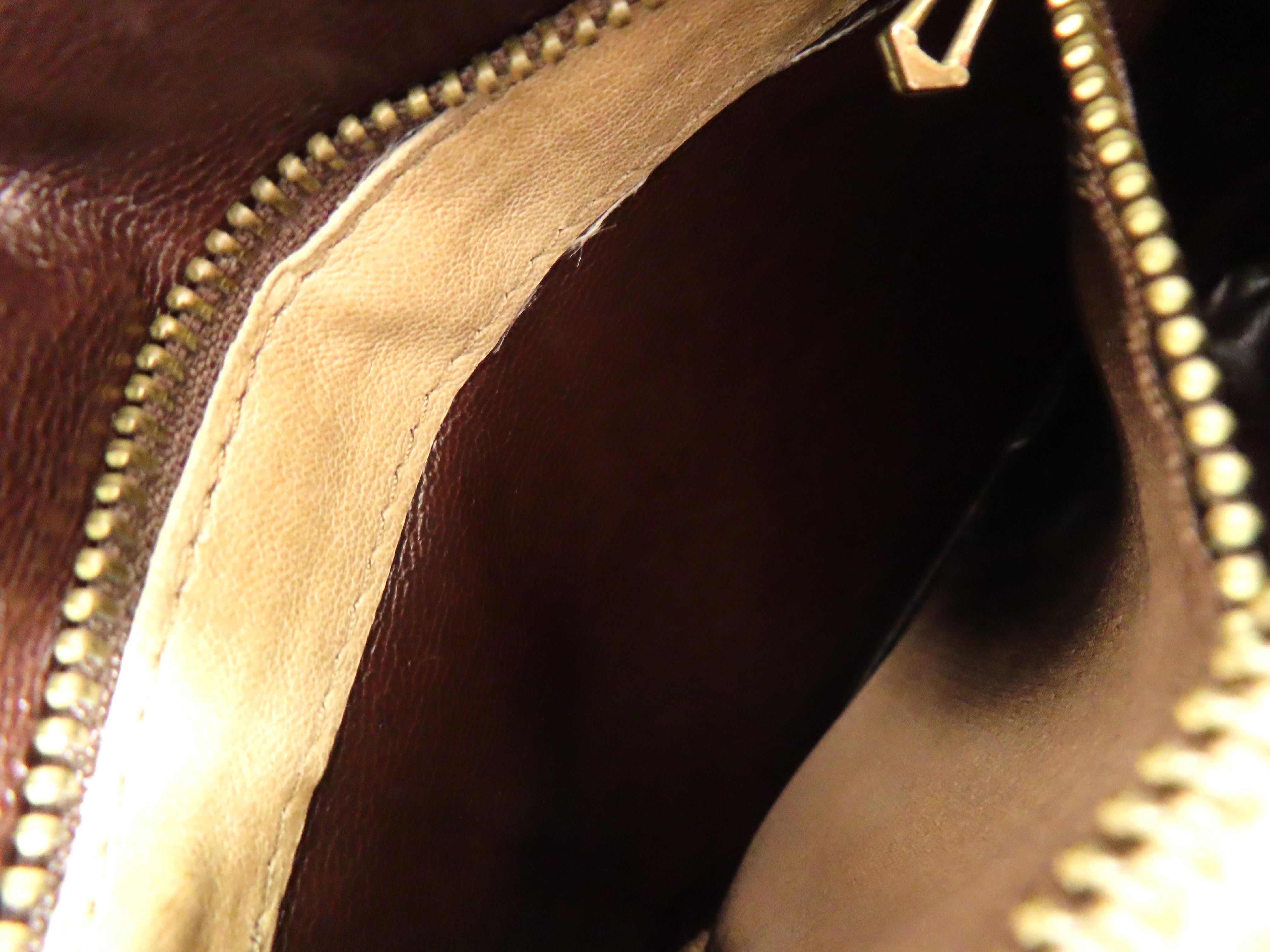 Intrecciato Shoulder Bag in Beige with Mirror — view 12