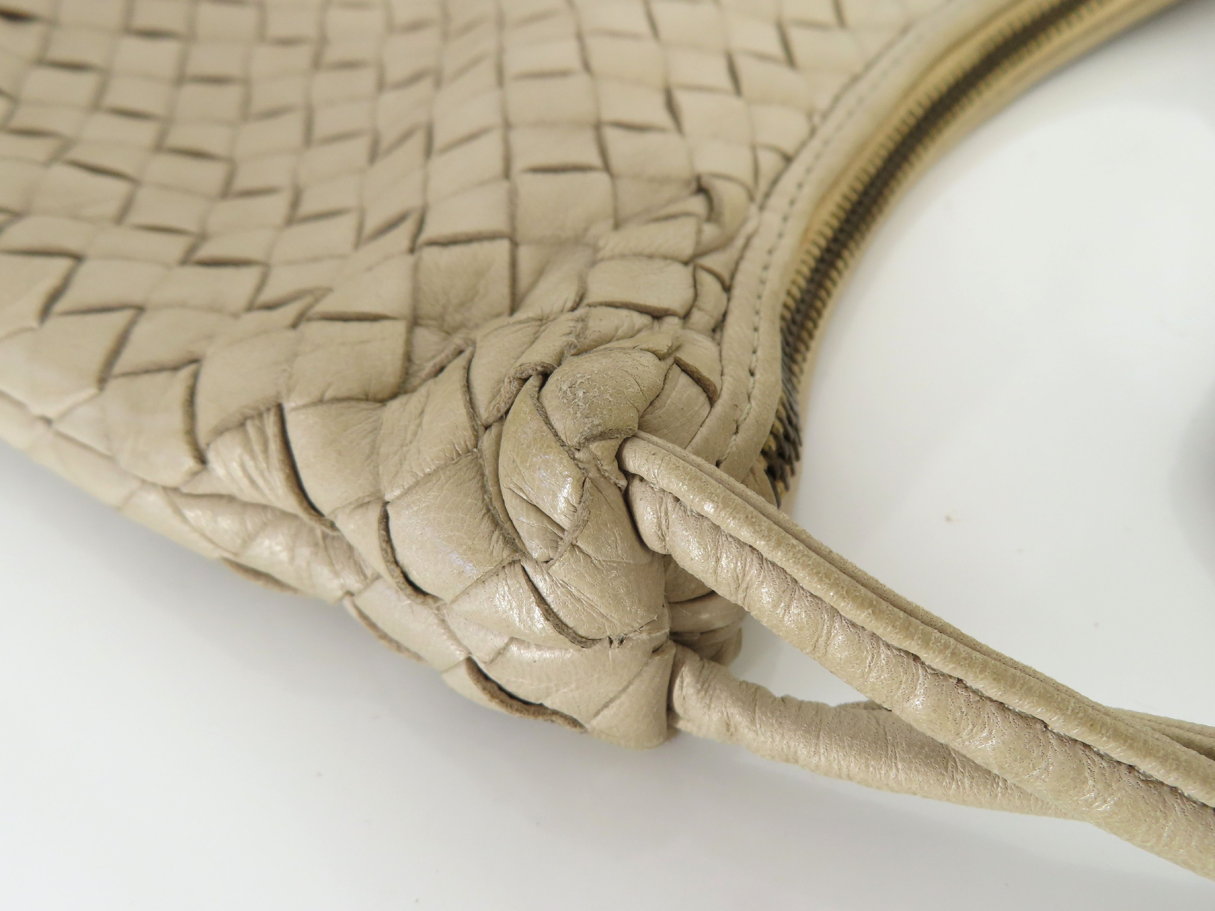Intrecciato Shoulder Bag in Beige with Mirror — view 5