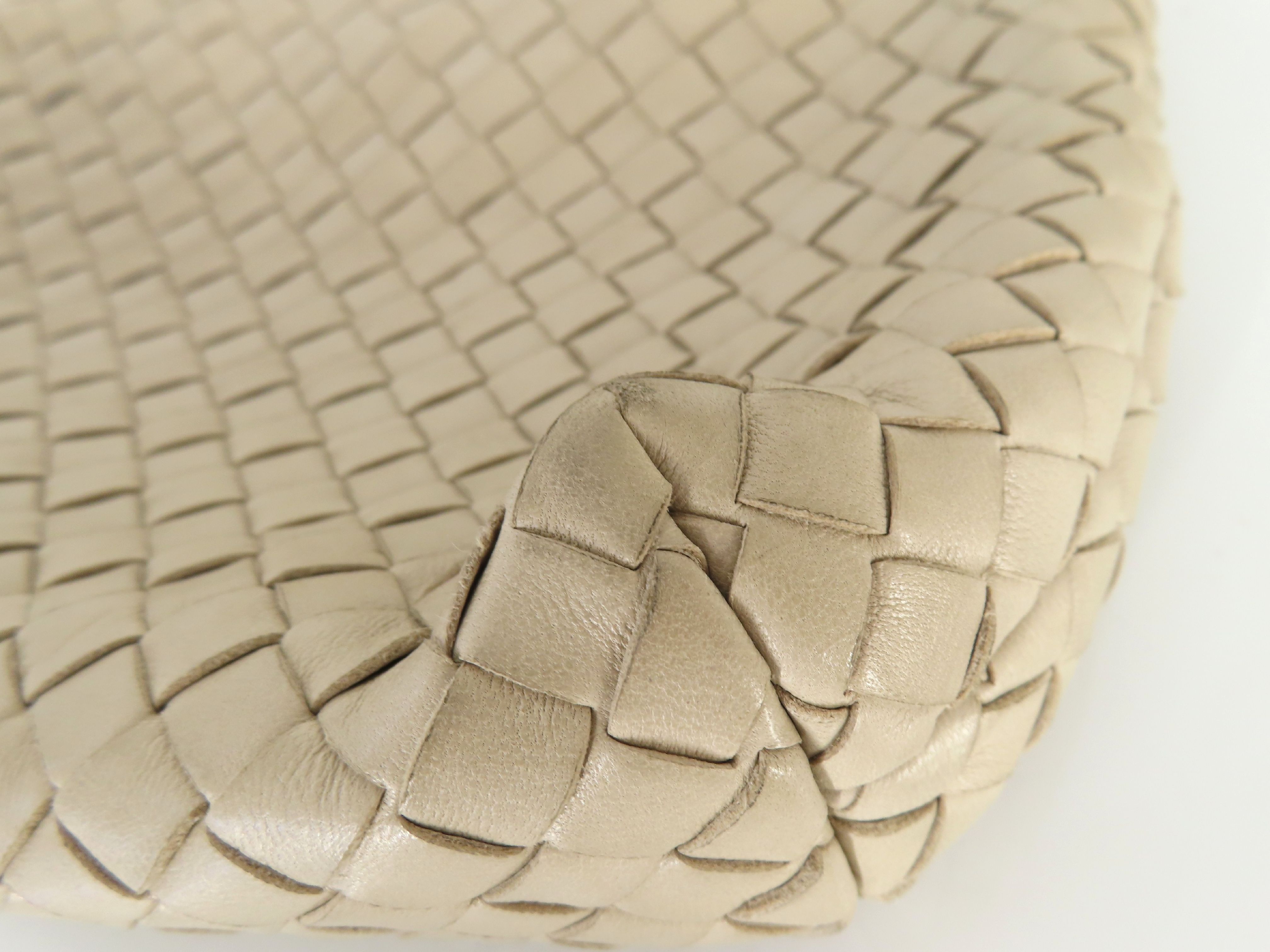 Intrecciato Shoulder Bag in Beige with Mirror — view 6