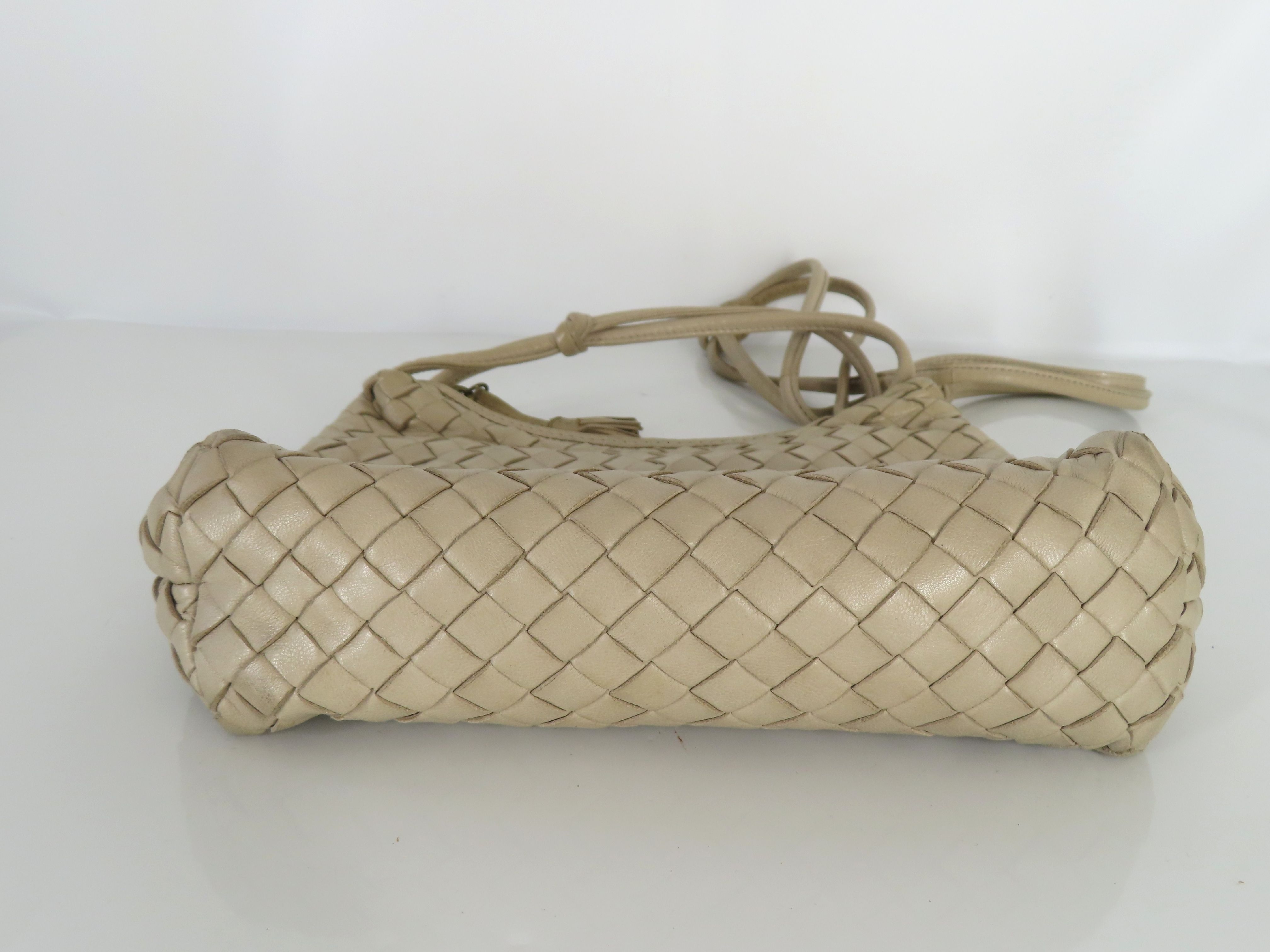 Intrecciato Shoulder Bag in Beige with Mirror — view 7