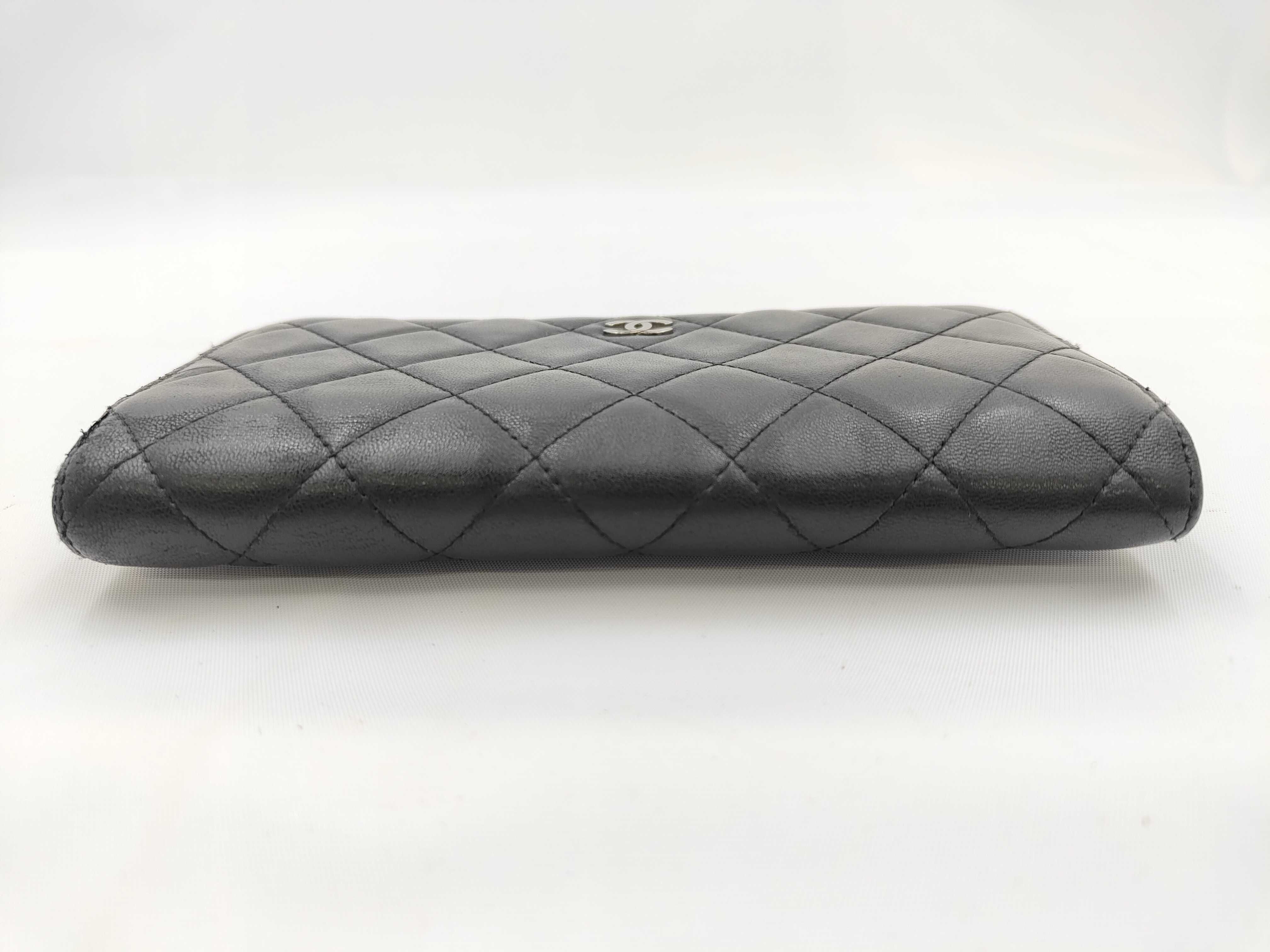 Matelassé Coco Mark Bi-fold Long Wallet — view 6