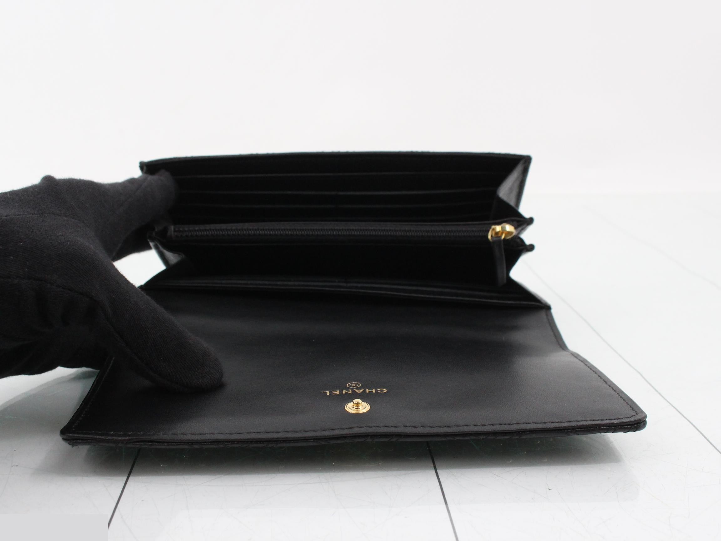 Matelassé long wallet, serial number 26 series, stored item, black. — view 4