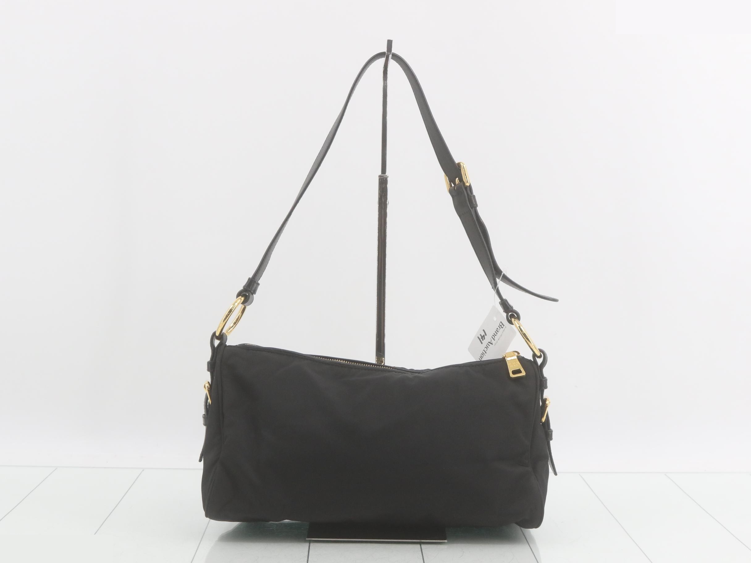 Nylon shoulder bag with triangular plate, black. — view 2