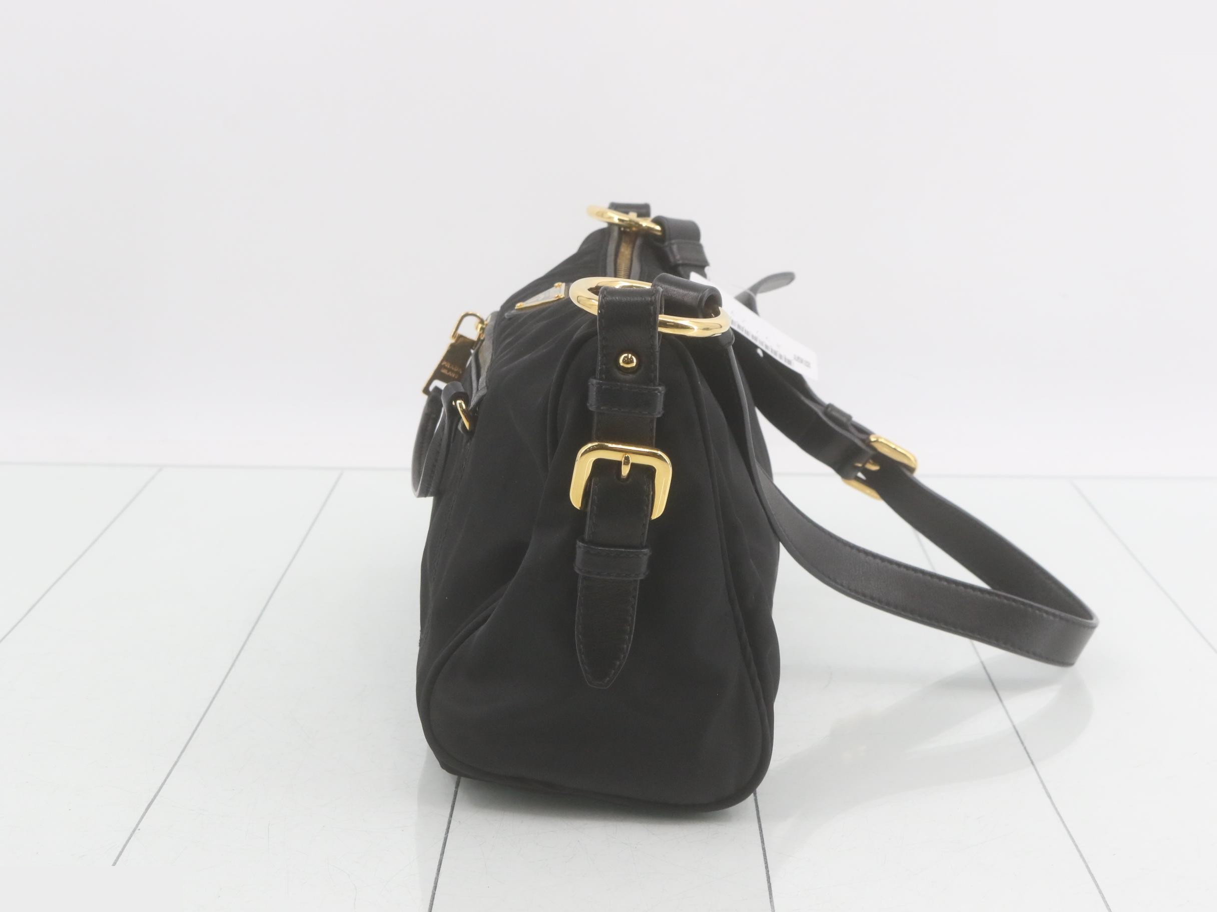Nylon shoulder bag with triangular plate, black. — view 3