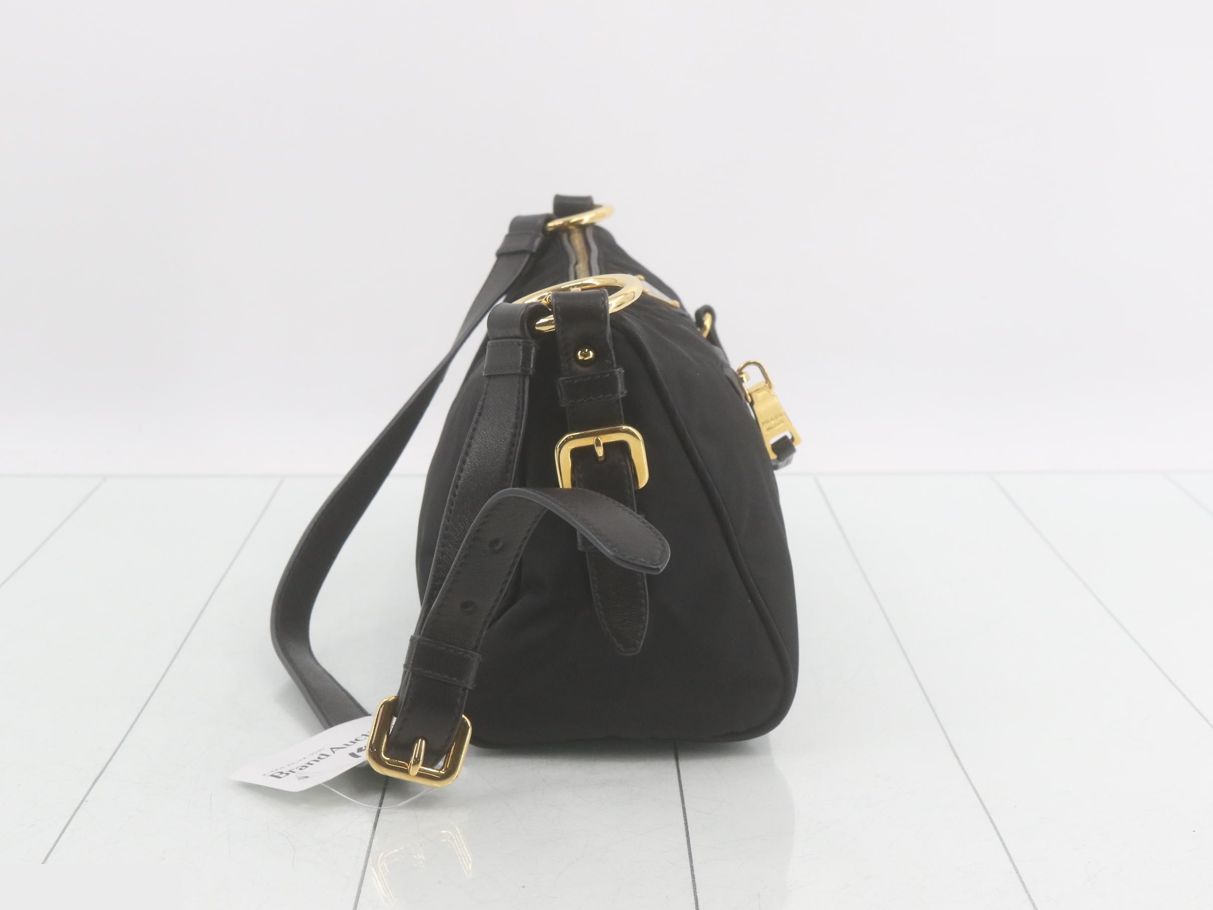 Nylon shoulder bag with triangular plate, black. — view 4
