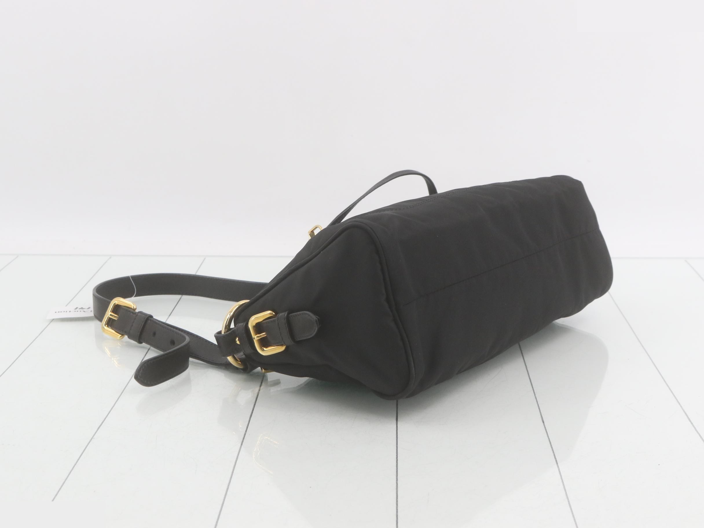 Nylon shoulder bag with triangular plate, black. — view 5