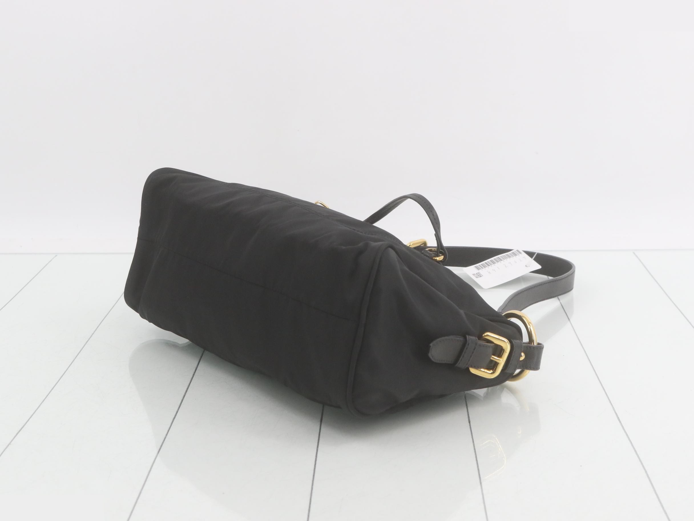 Nylon shoulder bag with triangular plate, black. — view 6