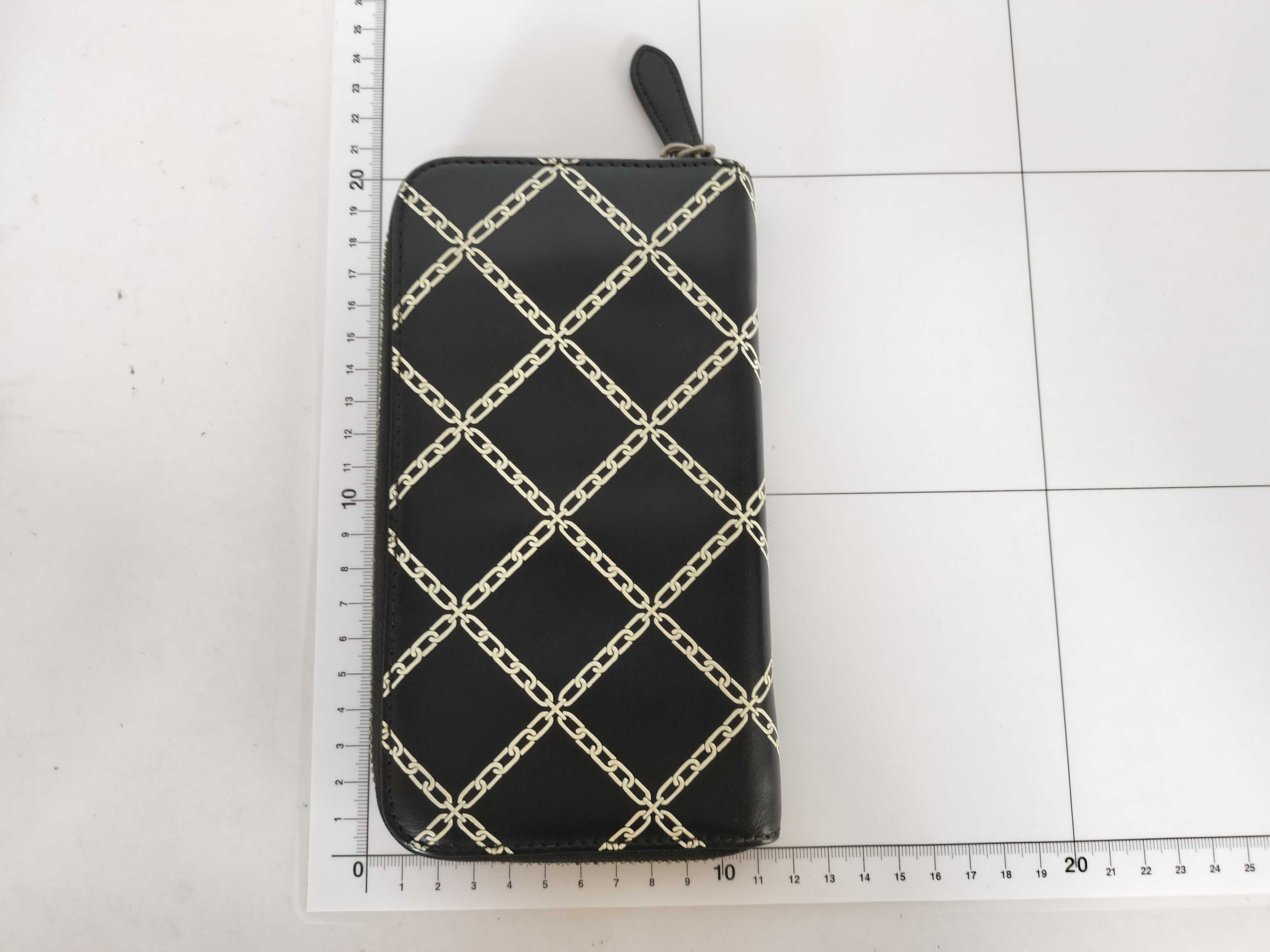 Black Label Burberry Chain Motif Long Wallet Black White Round Zipper Wallet — view 2