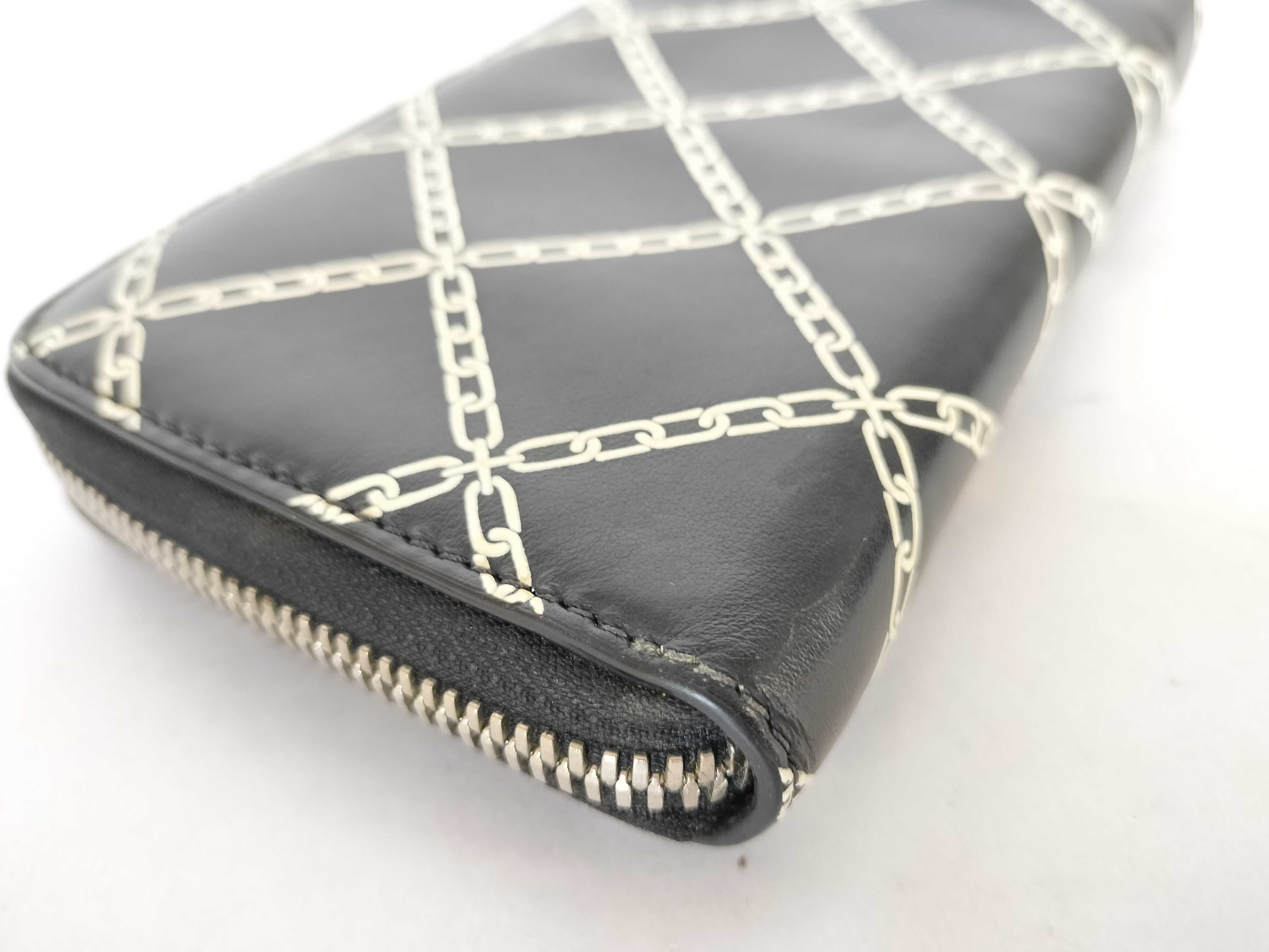 Black Label Burberry Chain Motif Long Wallet Black White Round Zipper Wallet — view 3