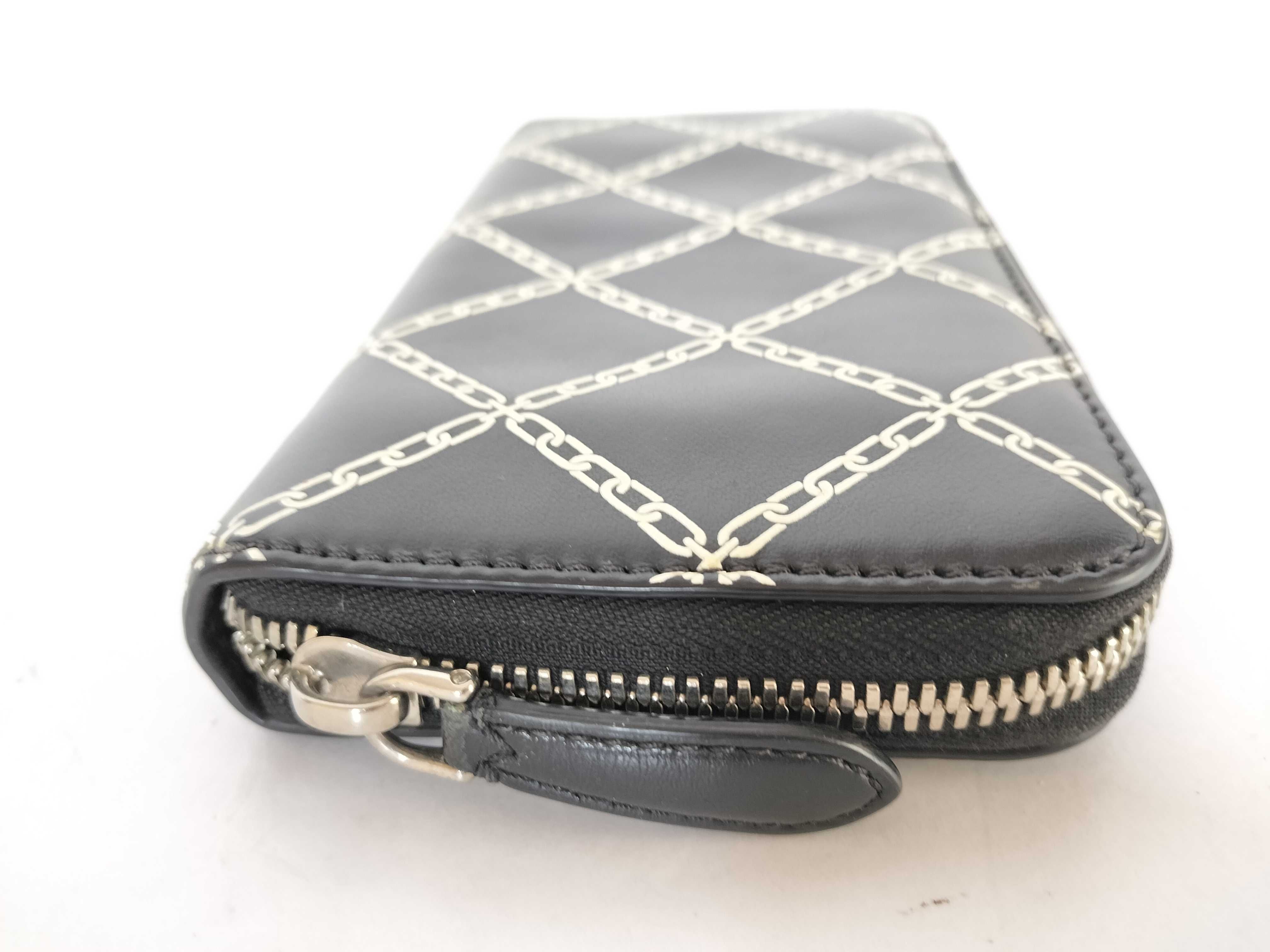 Black Label Burberry Chain Motif Long Wallet Black White Round Zipper Wallet — view 6