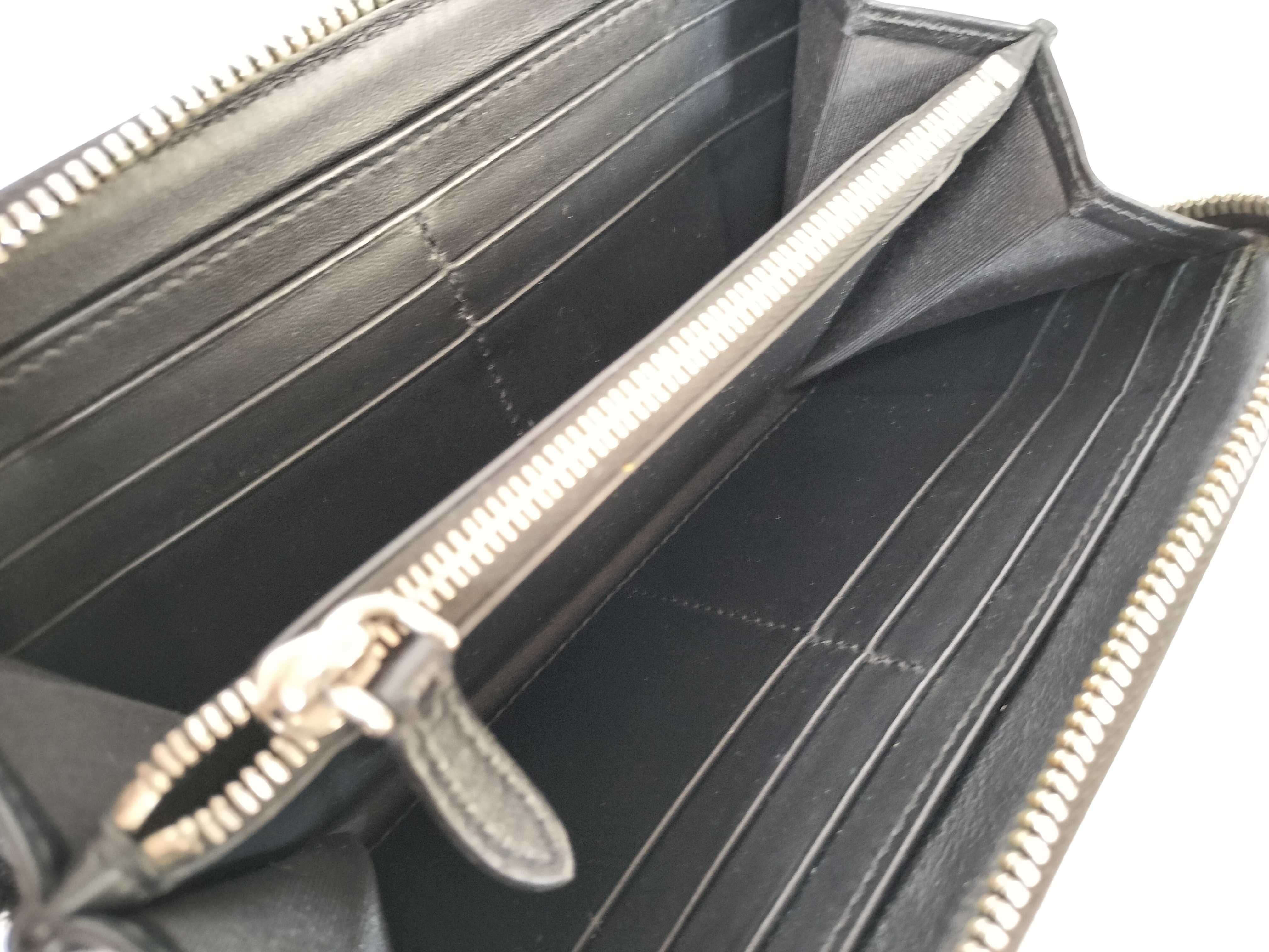 Black Label Burberry Chain Motif Long Wallet Black White Round Zipper Wallet — view 7