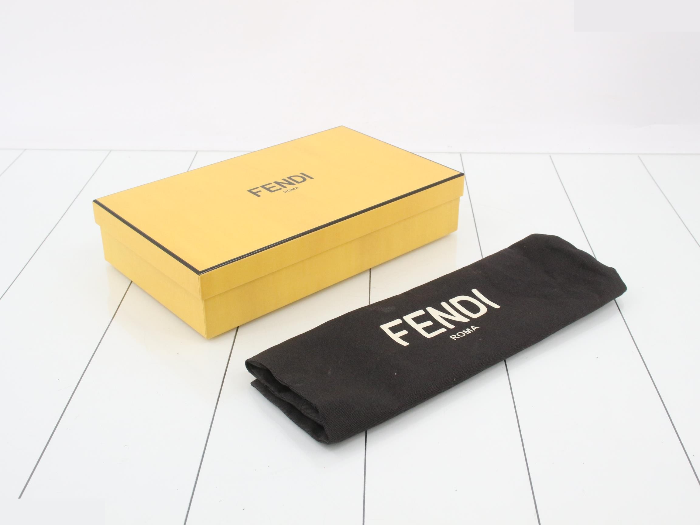 8BS032 Chain Shoulder Bag — view 7